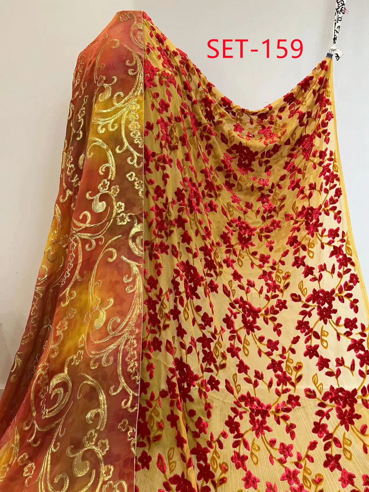 Promotional Customized Printed Gold Metallic Yarn Jacquard Flower Design Silk Fabric