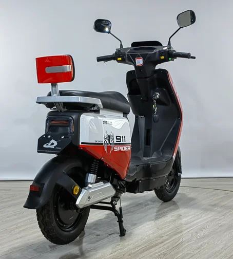 2024 Hot Sale Vintage Electric Motorcycle Scooter 600W 60V Fast Electric Moped Motorcycle for adult
