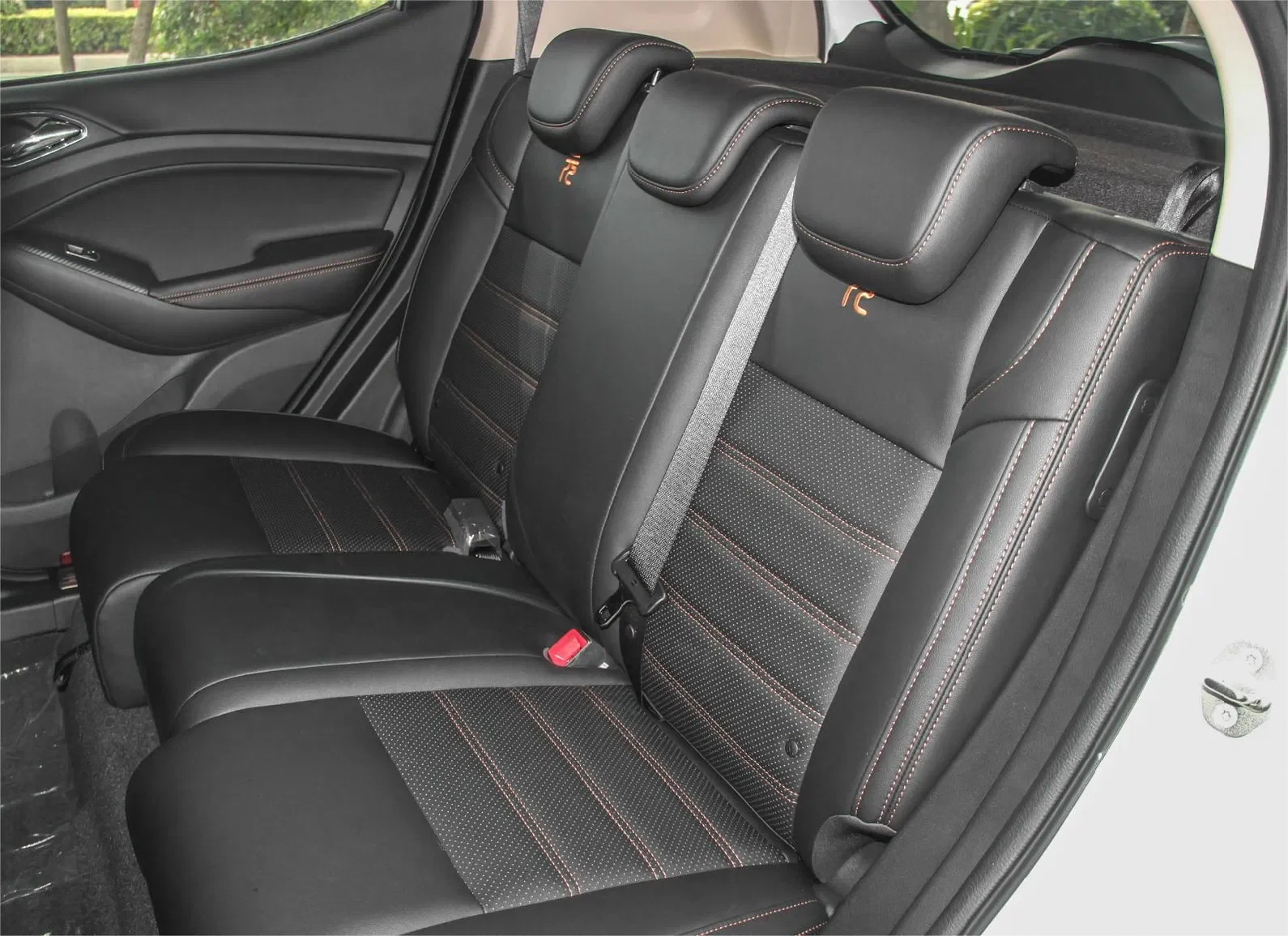 Electric Vehicle Made in China Byd Yuan Puls High Quality Most Popular Electric Car
