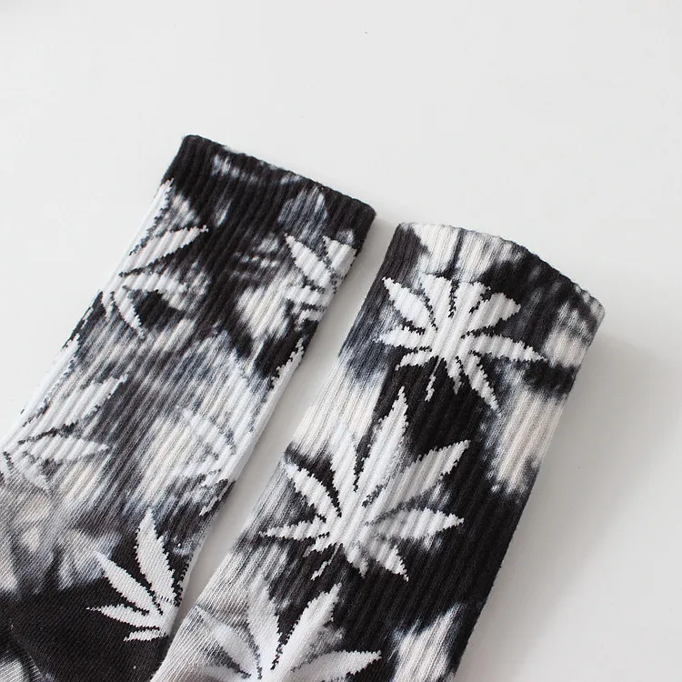 Professional design  Custom Colorful Jacquard leaf socks hip hop street sport wear hemp socks