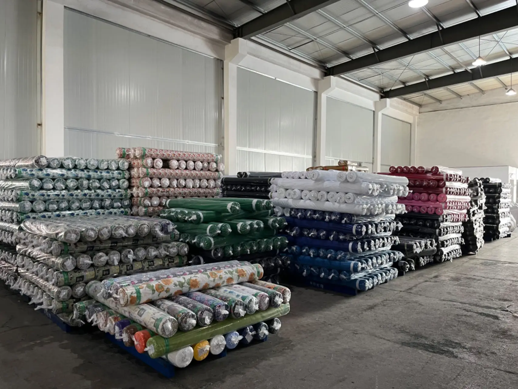 The factory directly supplies 100% polyester spandex cloth for tights and sportswear