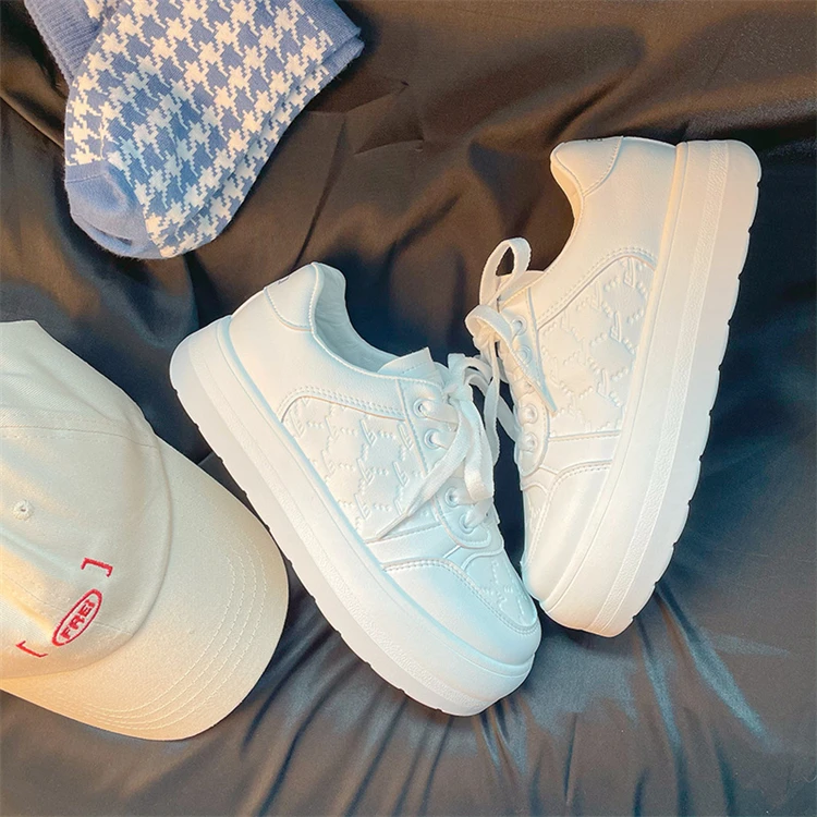 2022 New Small White Shoes Female Japanese Students Thick Bottom Casual Big Toe Bread Shoes