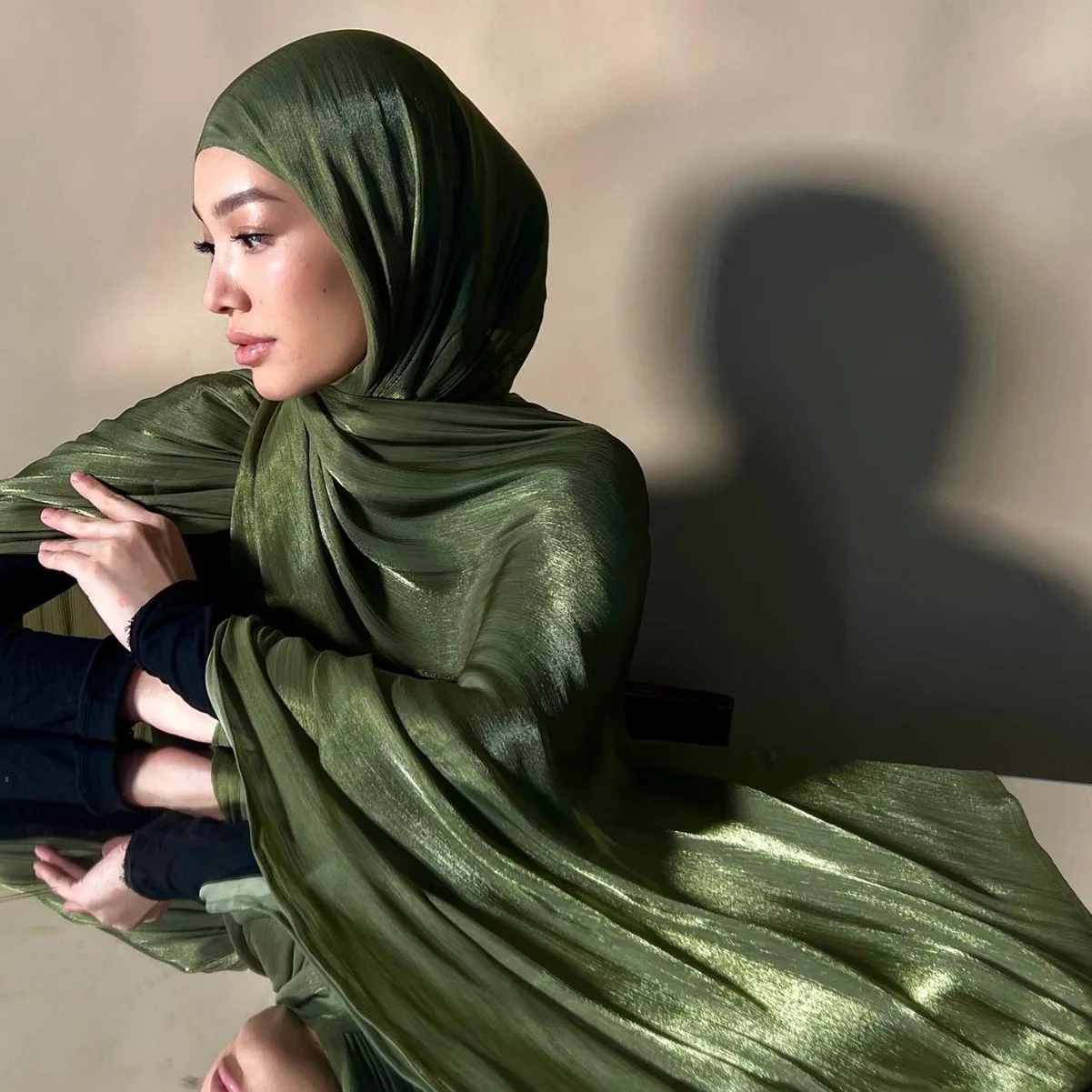 2024 hot style dubai malaysia American plain color metallic silk soft feeling muslim women scarf