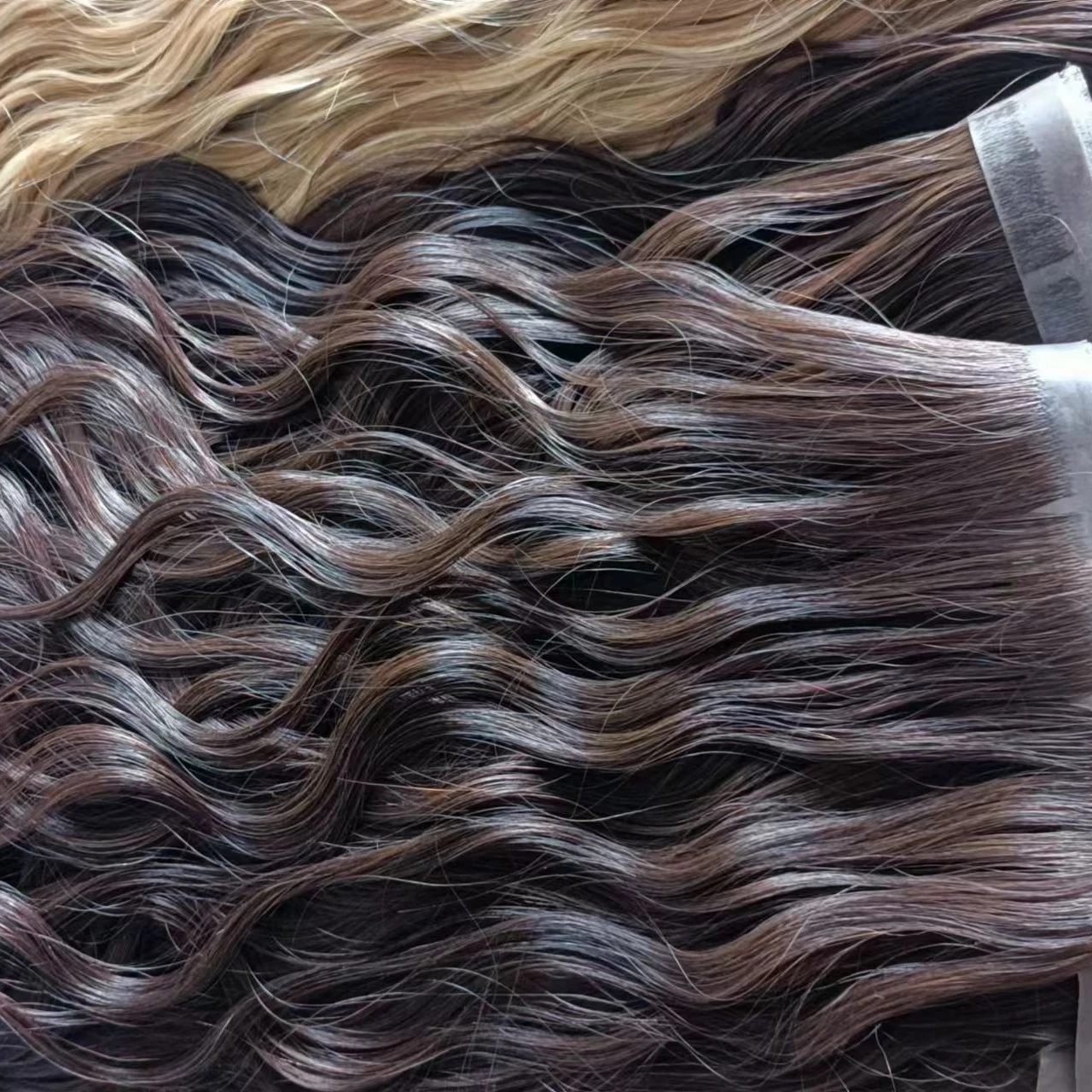 Raw Hair Wholesale Russian Virgin Human Hair 613 Blonde Thick End 3A 4B Curly Tape In Hair Extension 20 Piece
