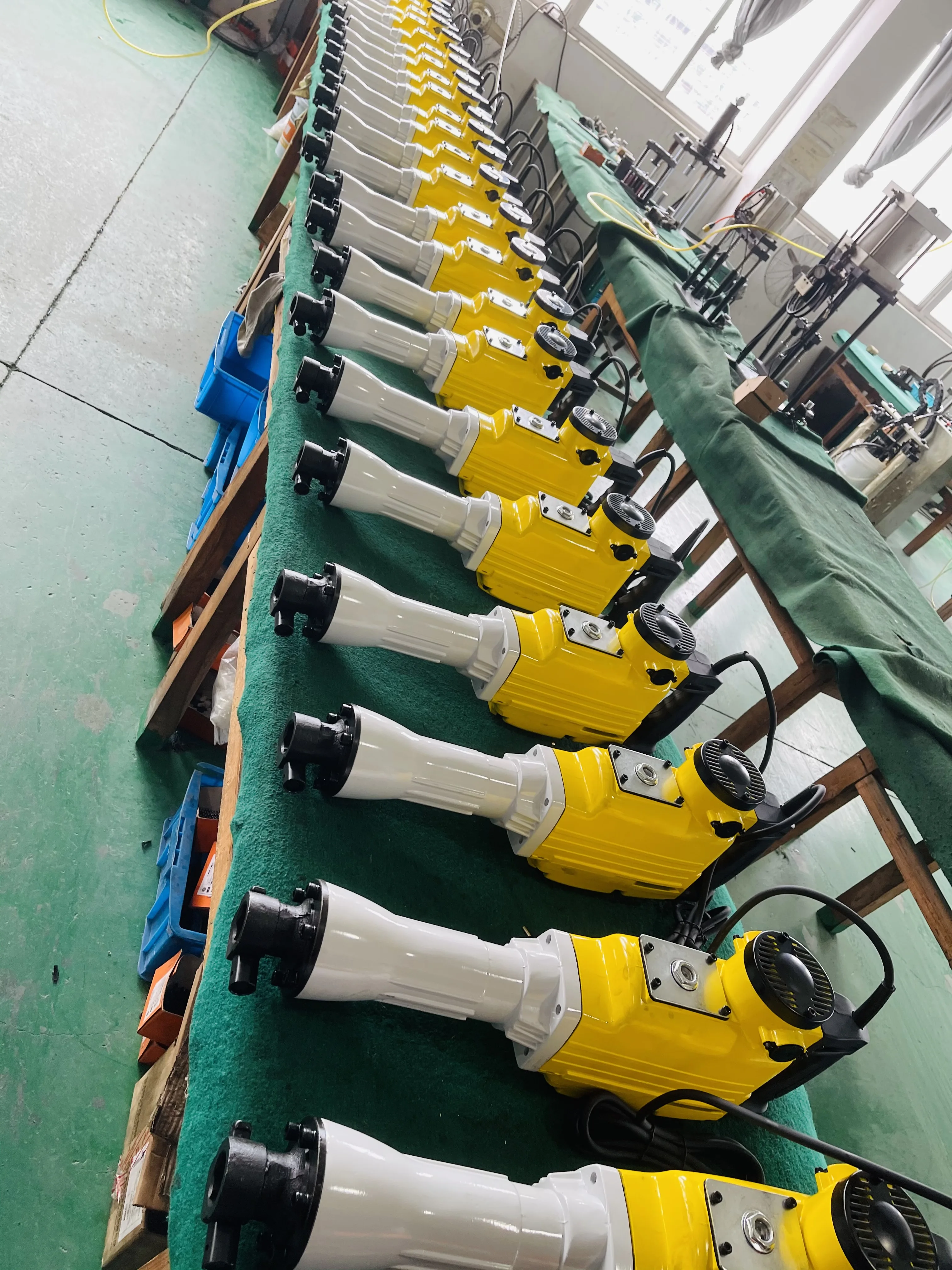 
AOLI Hot sale 65A Hand Electric Demolition Breaker hammer 1500W high quality breaker prices concrete breaker 