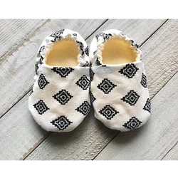 Wholesale Trendy Toddler Shoes Handmade Black White Aztec Baby Moccs