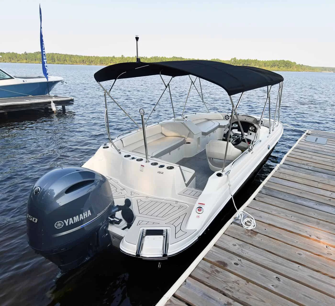 Customized Luxury Sightseeing Duck Boat Yacht Expertly Crafted by Our Factory 2023