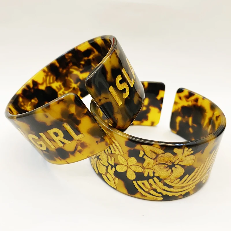  2021 fashion bangles tortoise acrylic shell material with gold tonga engraved cuff bangle bracelet for girls pacific