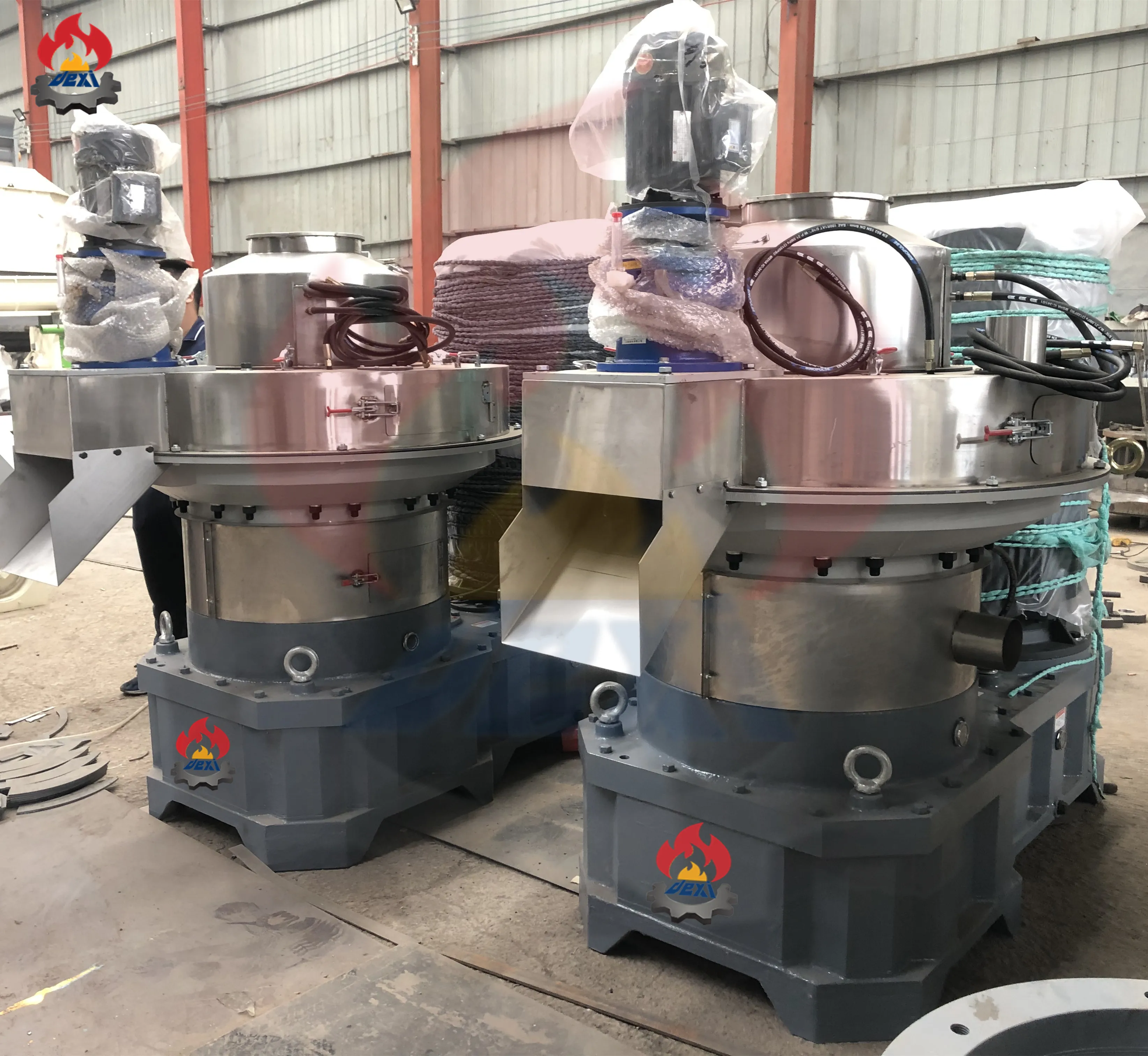 The factory sells 132kw 1.5t-2t/h 24-hour uninterrupted rice husk, ring mold, sawdust press mill