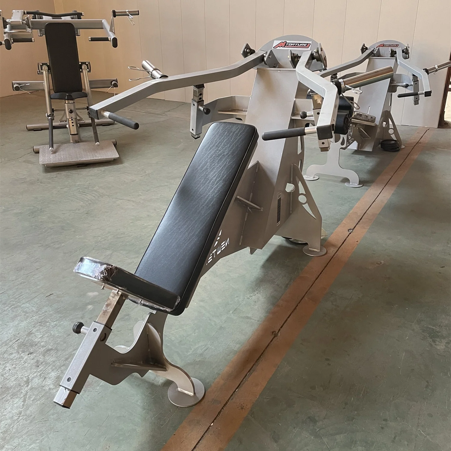 2023 Popular Commercial Gym Equipment Flat Bench Press Customized Benchtop Universal Loading Machine for Gym Center Steel 300KG