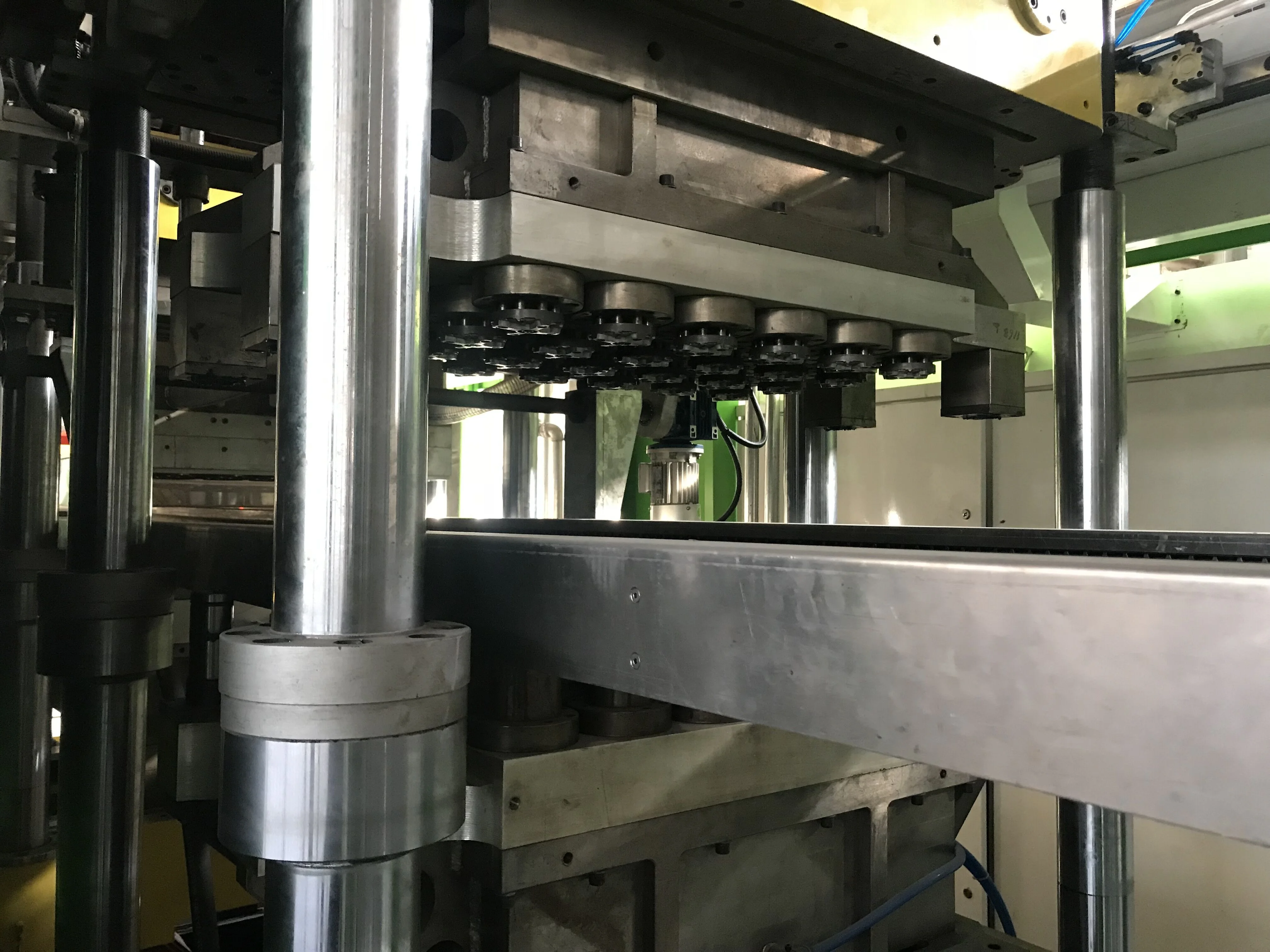 
one time cup thermoforming making machine production line of plastic cups 