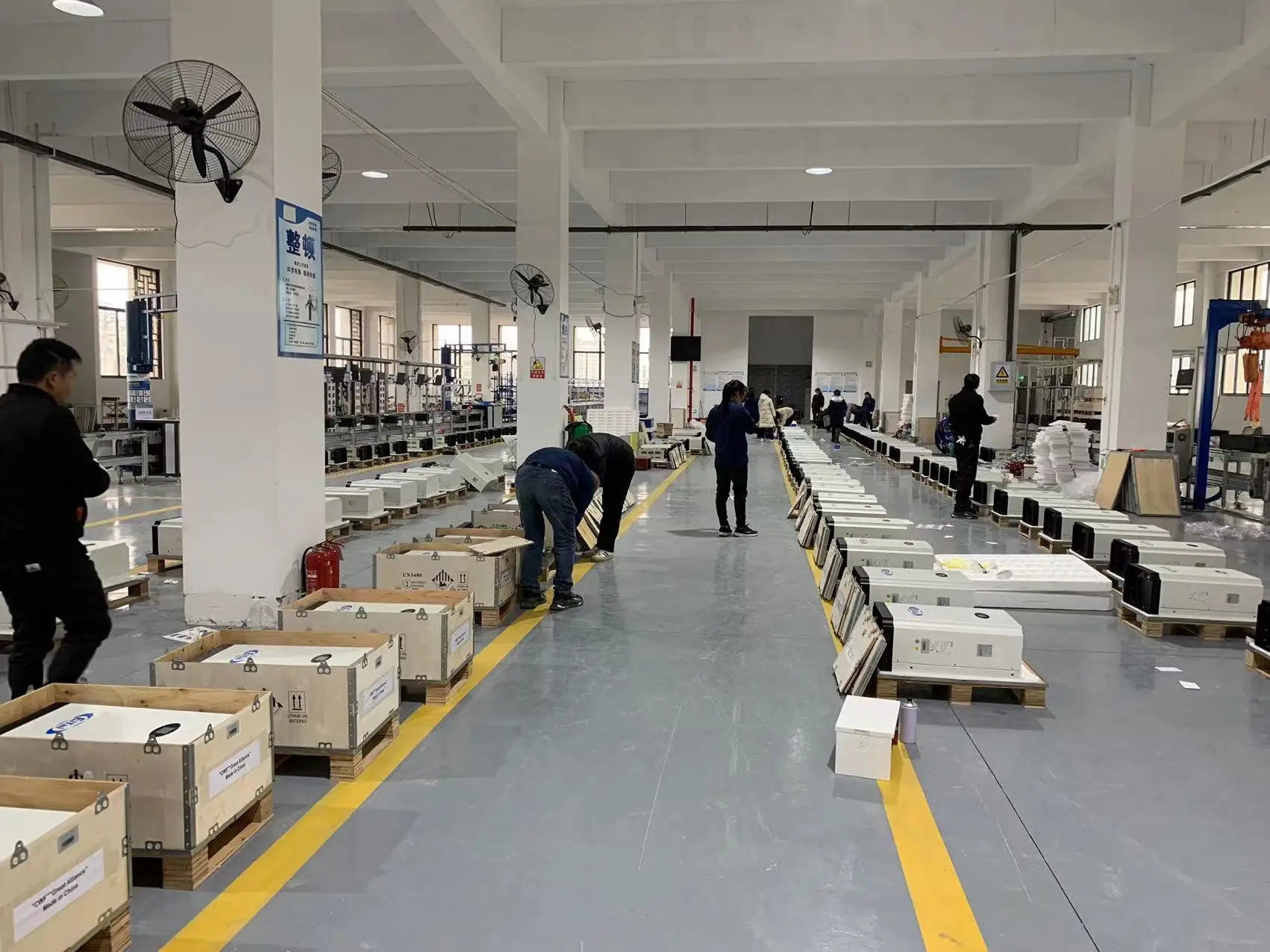 EITAI 5Kw Solar Home 19 Inch Powered Lcd Monitor 51.2V Lifepo4 Battery 100Ah 200Ah