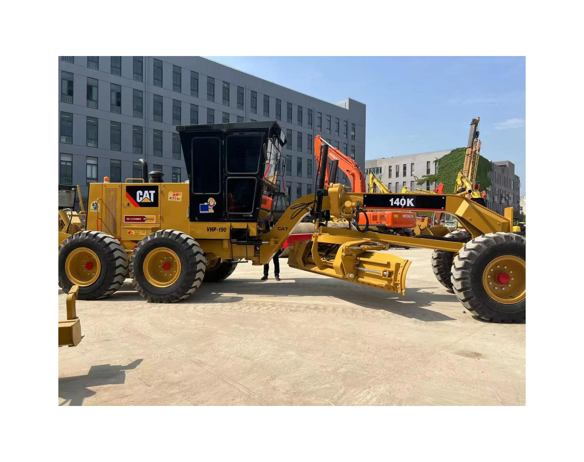 Second-hand caterpillar motor grader cat 140k made in Japan with favorable price and excellent quality