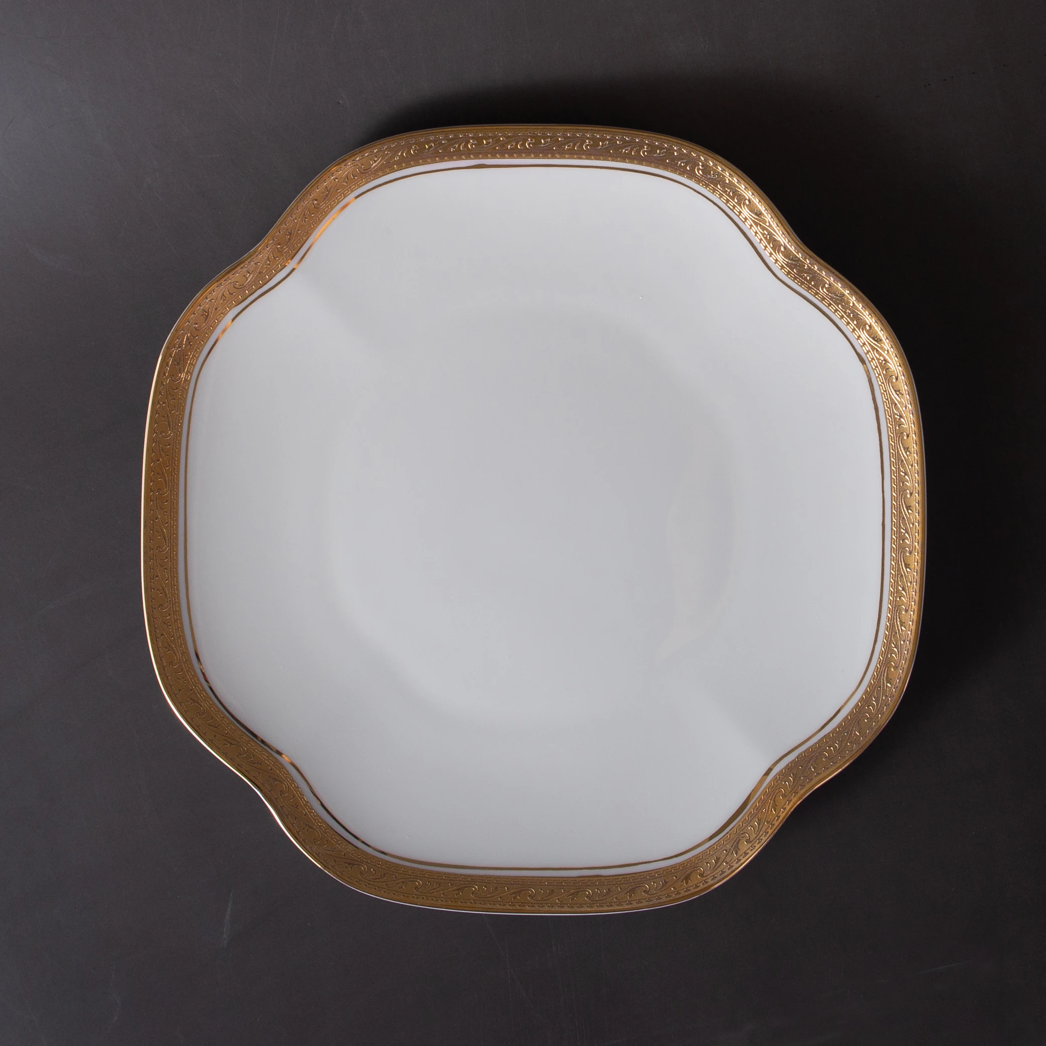 Wholesale luxurious matte relief dinner plate Bone China Luxury banquet plate gold inlay wedding ceramic plate