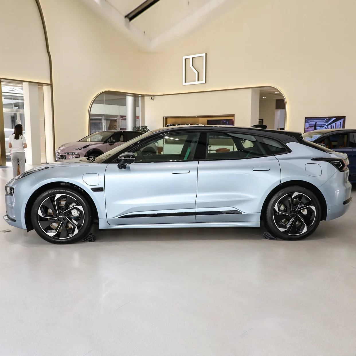 2024 Zeekr 001 EV New Generation Electric Car AWD Sedan Long Range 712km Pure Electric Vehicle with Smart Control System