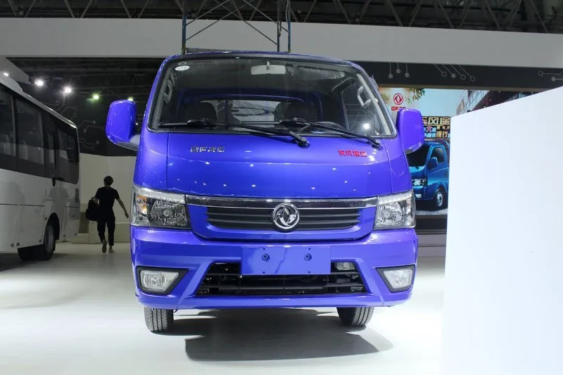Dongfeng light cargo truck 2 tons diesel light truck in right hand drive