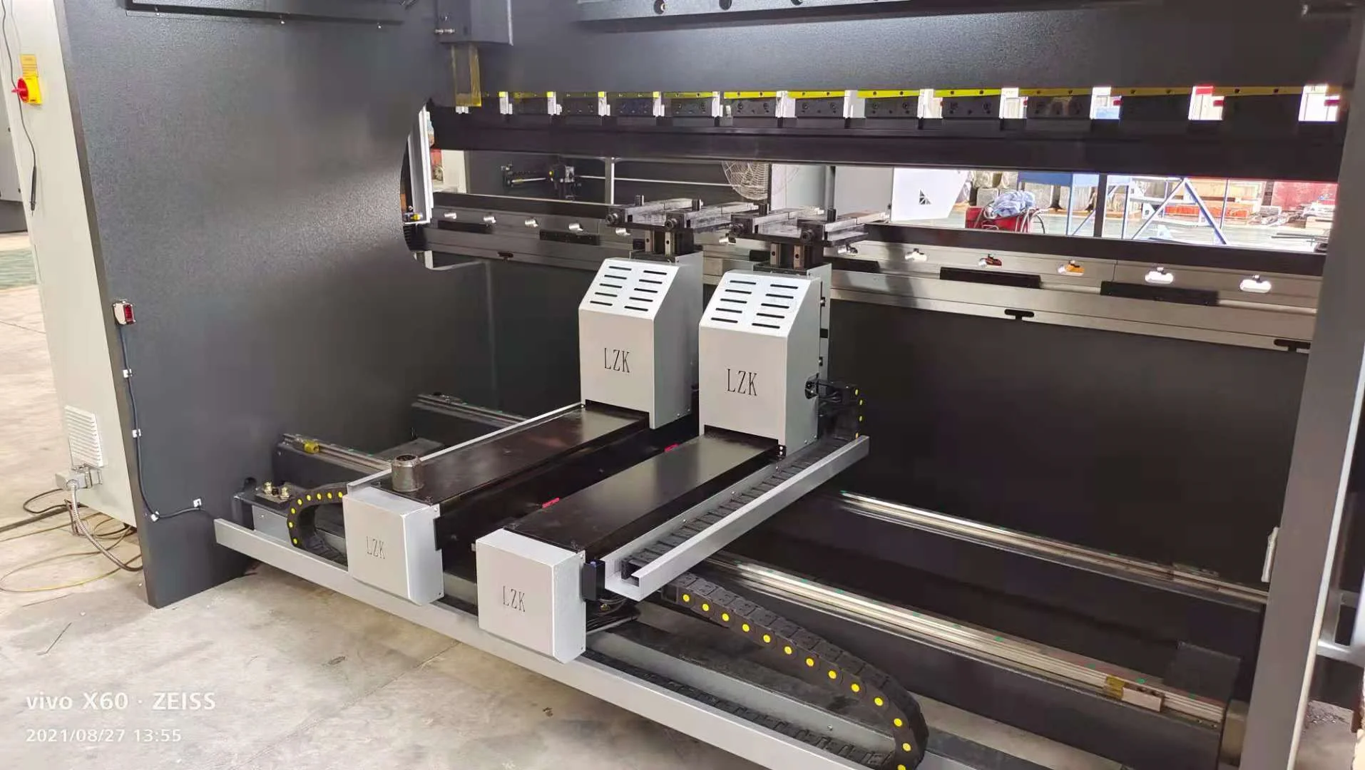 Easy to run Delem DA69T 3D Controller SPB-200T/3200mm Hybrid Servo Cnc Press Brake
