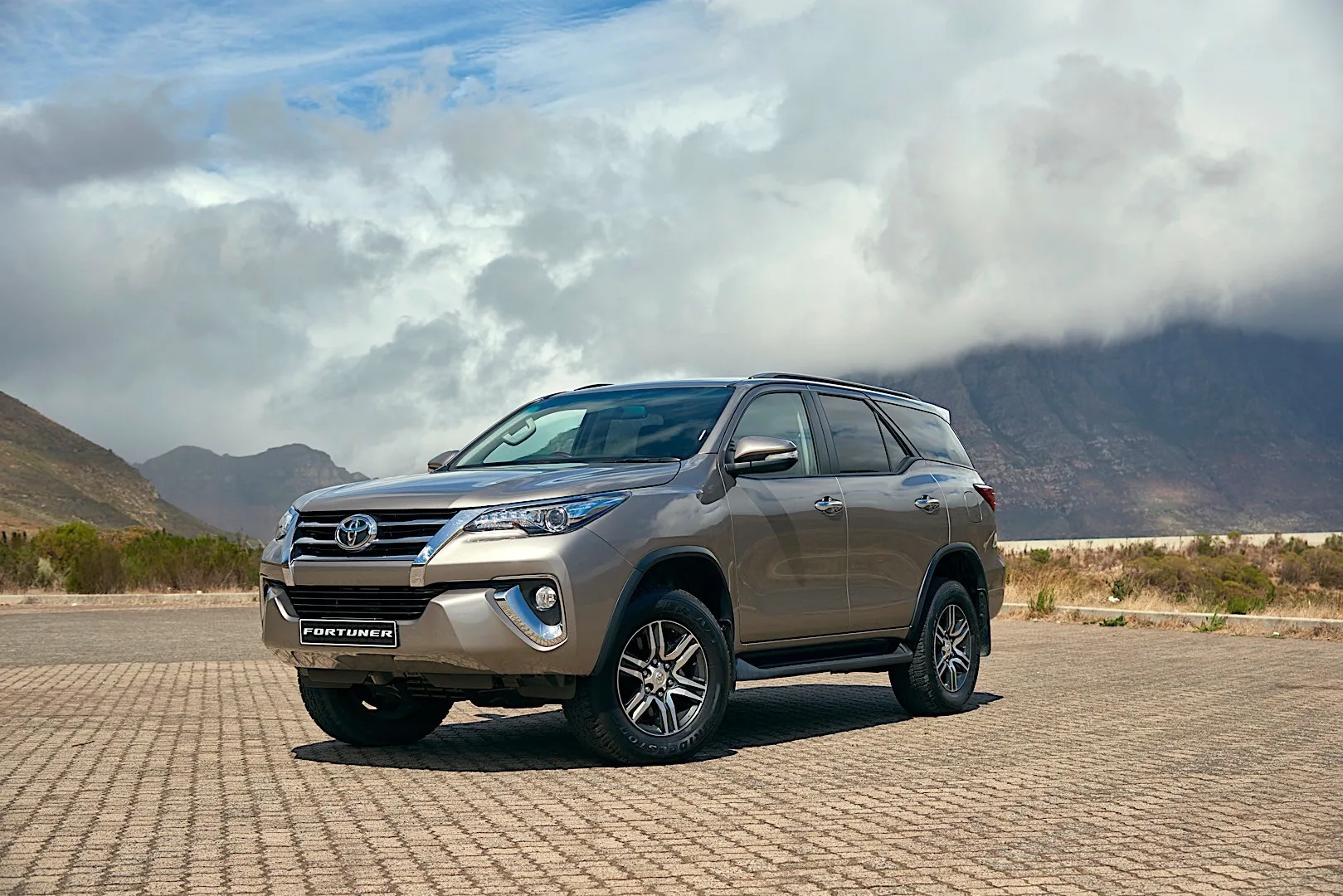 Фары головного света для Toyota Fortuner 2016 2017 2018