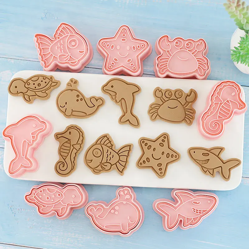 8PCS Cookie Cutters Plastic 3D Animals Dinosaur Cat Dog Fish Cartoon Biscuit Mold