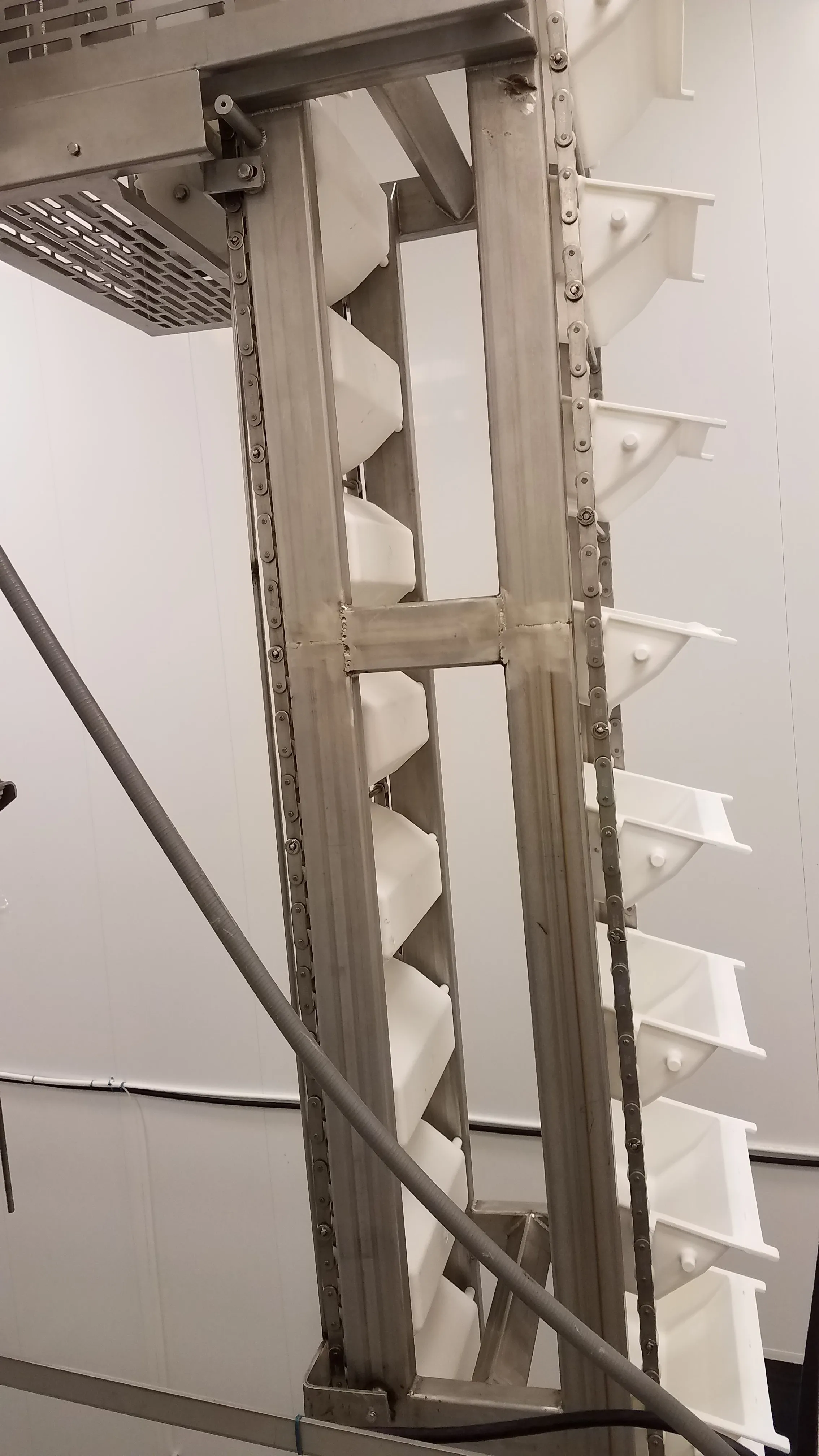 DLTE  Z Type BIG  Lifting  Bucket  Conveyor  Elevator Bucket  Verital Conveyor baffle conveyor