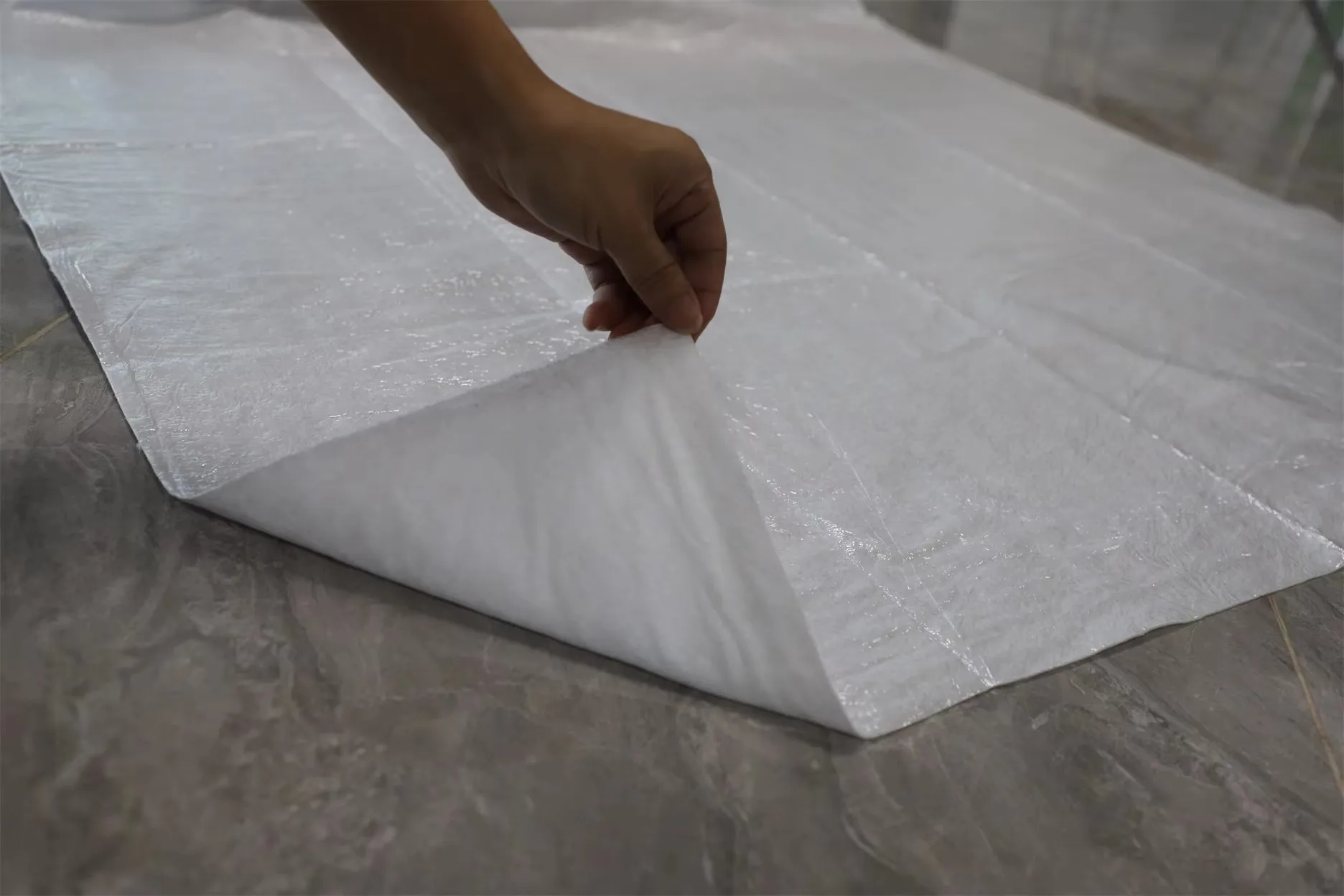 Good quality self-adhesive painter felt with PE film covering fleece roll 1 x 25 m