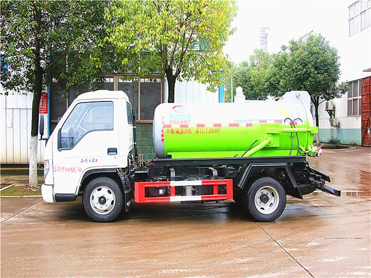 Fukuda Brand  Diesel Sewage Suction Cleaning Truck with Manual Transmission 4x2 Drive Vacuum Pump for Septic Tank Cleaning