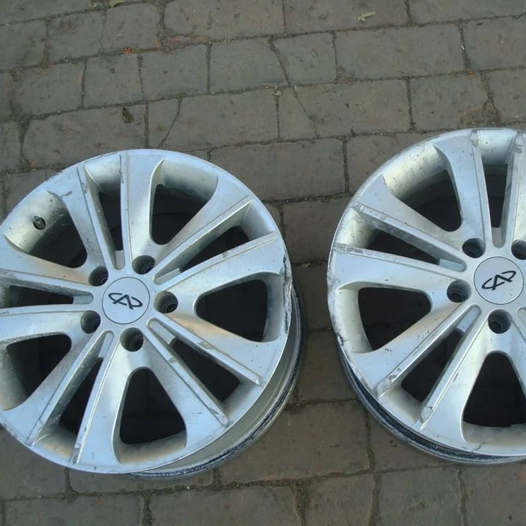 Колесный лом из алюминиевого сплава для переработки автомобилей