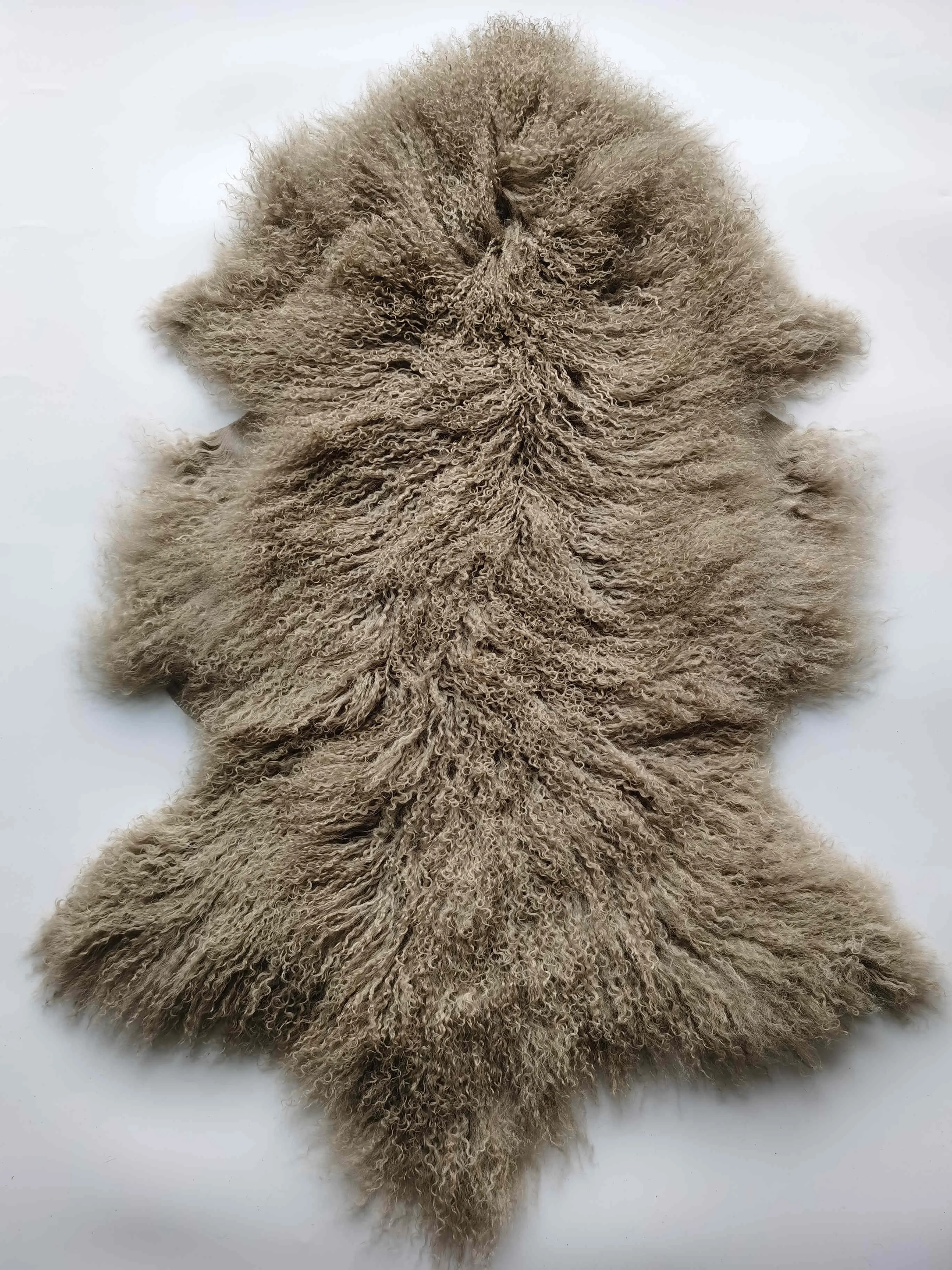 White Tibet Lamb Fur Carpet Mongolian Sheep Fur Blanket Long Curly Hair Sheepskin Home Floor Tibetan Lambskin Rug For Home Decor