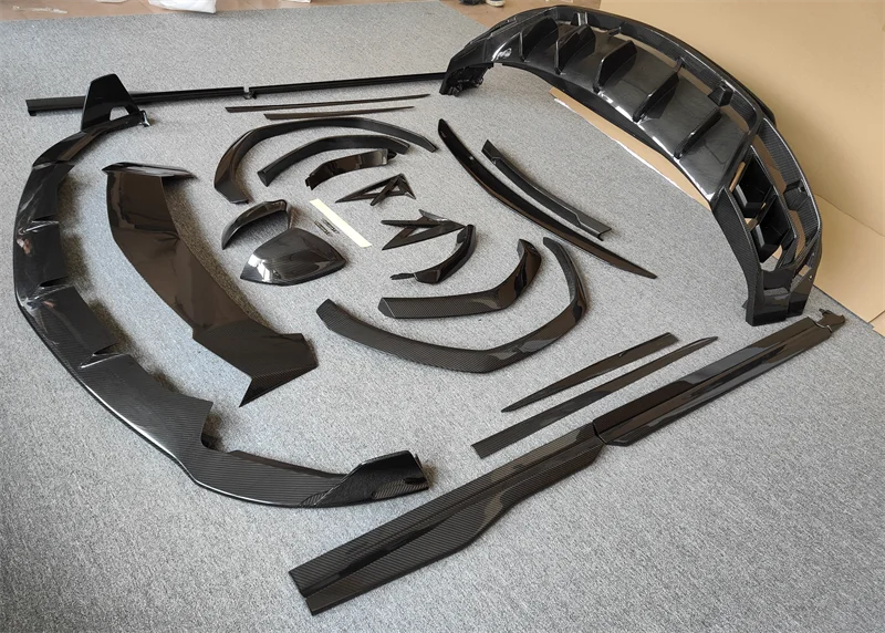 URUS upgraded to M-style carbon fiber body kit for Lamborghini URUS front lip rear diffuser side skirts rear spoiler