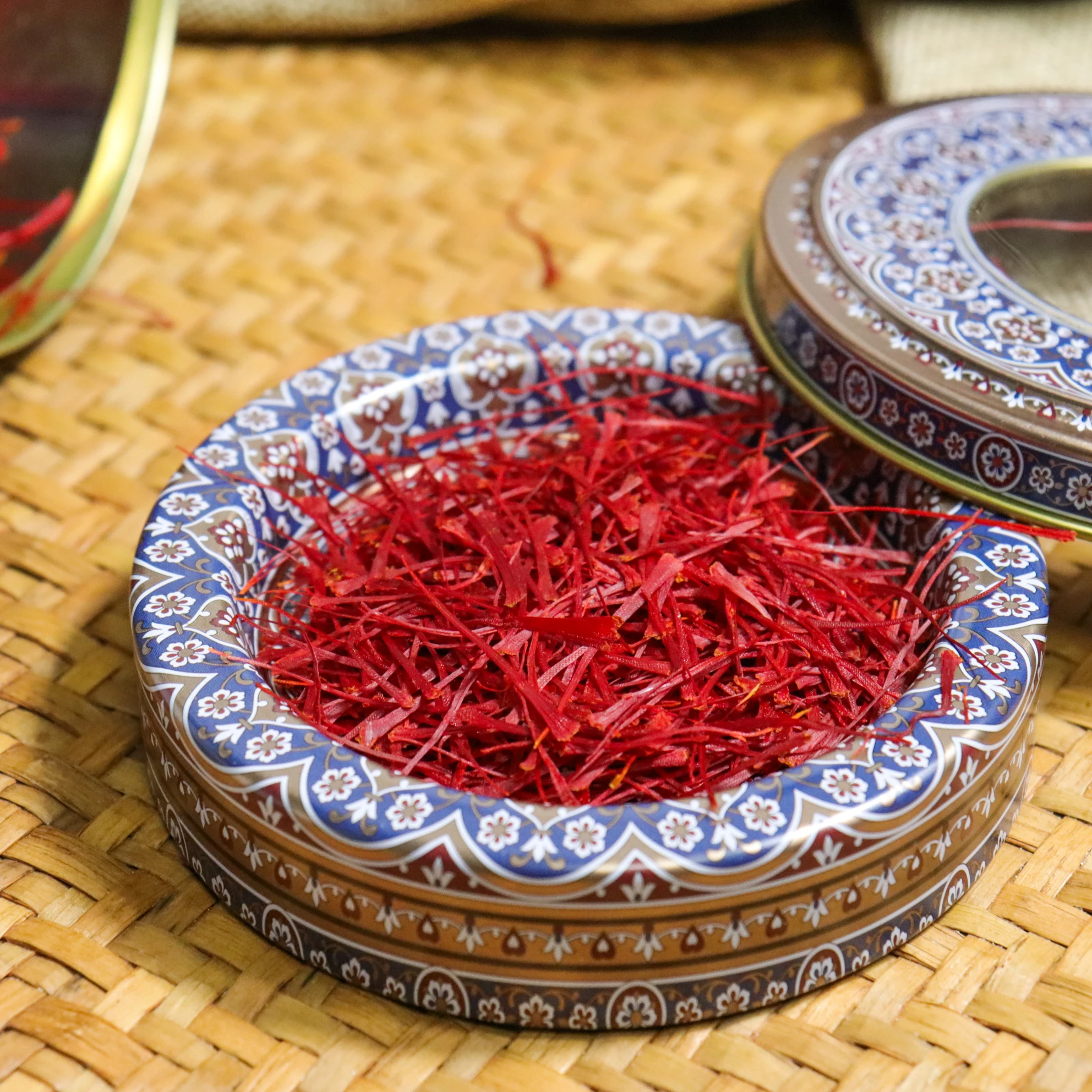 Wholesale Pure saffron price golden saffron negin Bulk saffron bulbs