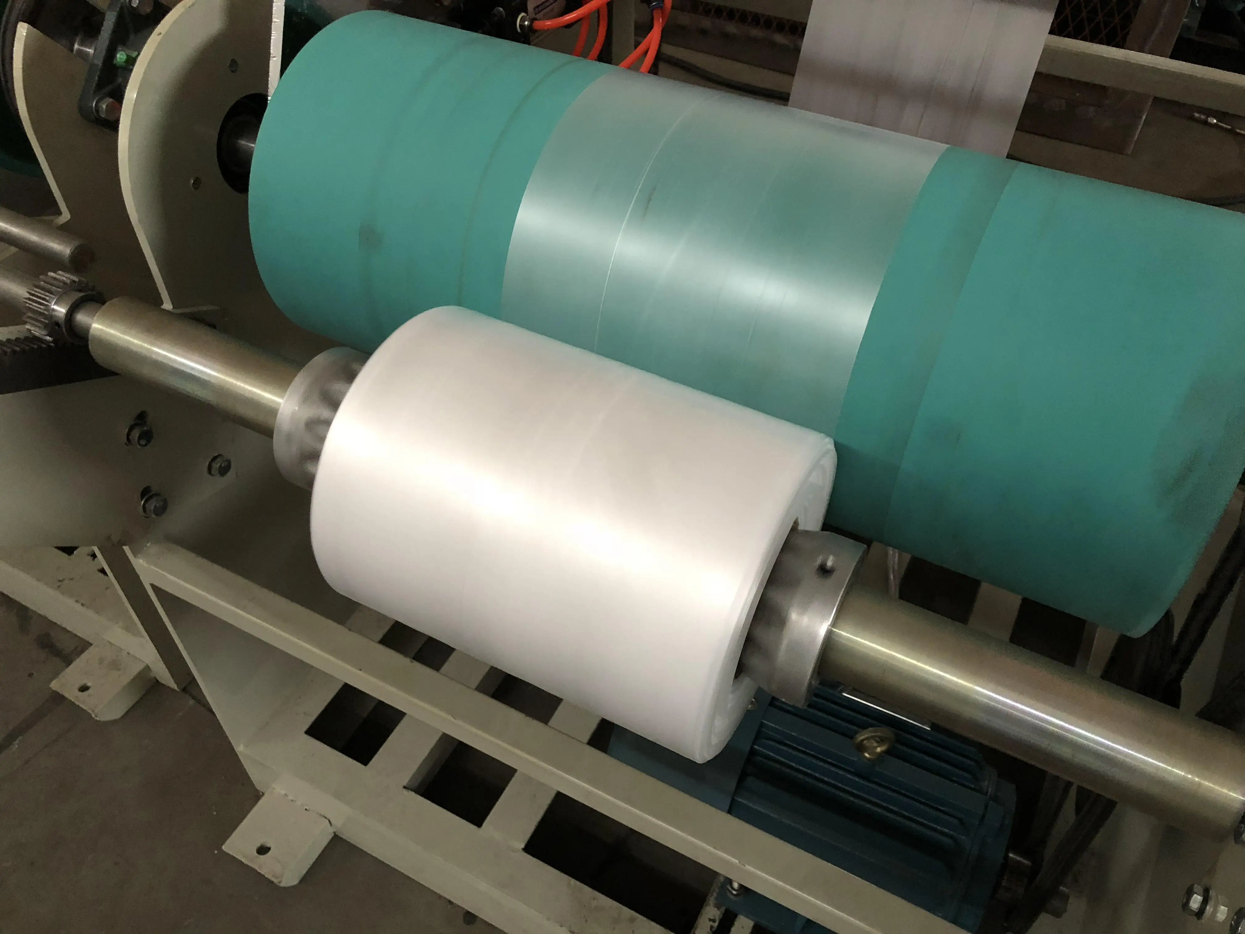 Машина для выдувания биоразлагаемой пленки с двойной головкой и одним винтом