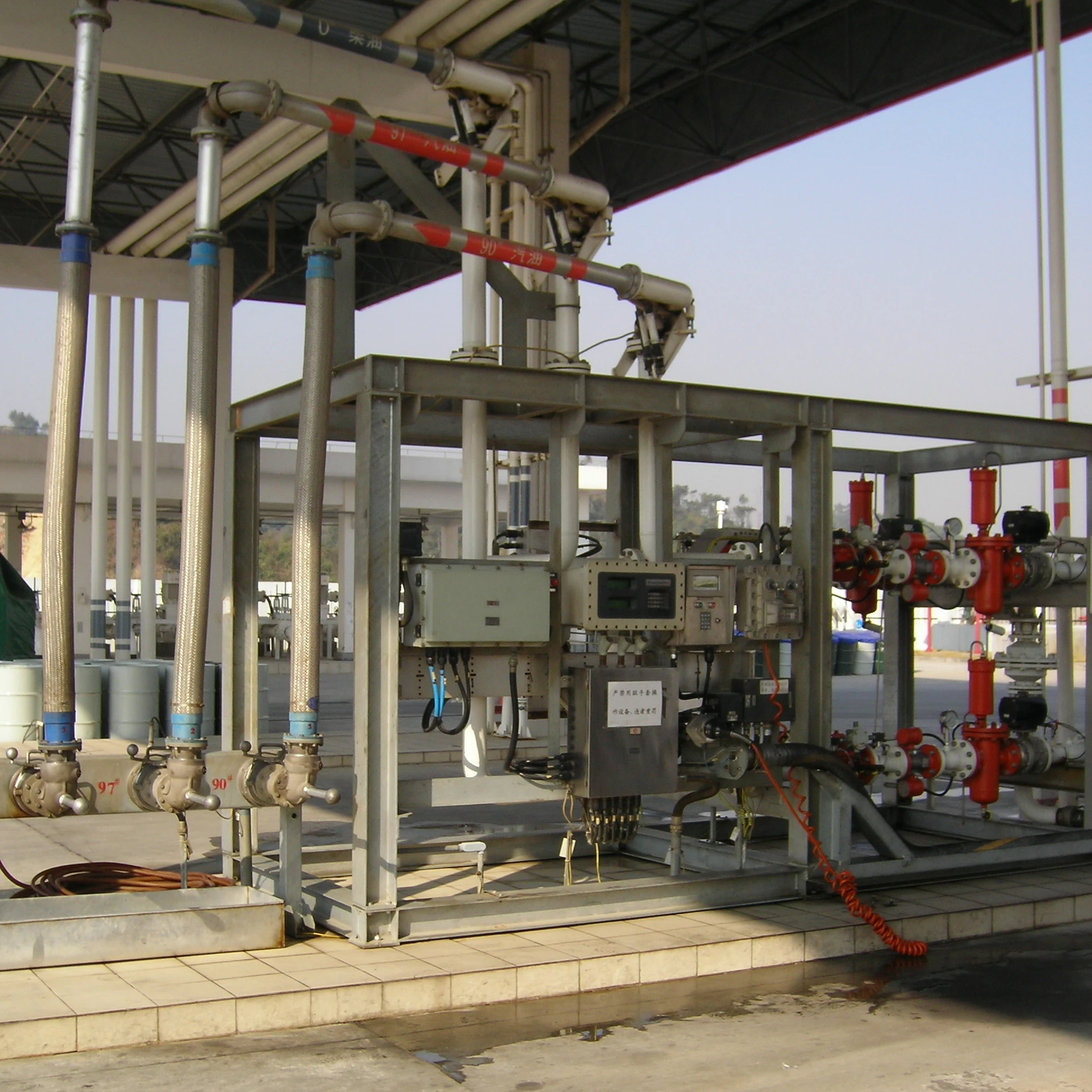 Multi-station hydrogenation metering skid mounted filling system with loading arm for loading/unloading chemical liquid