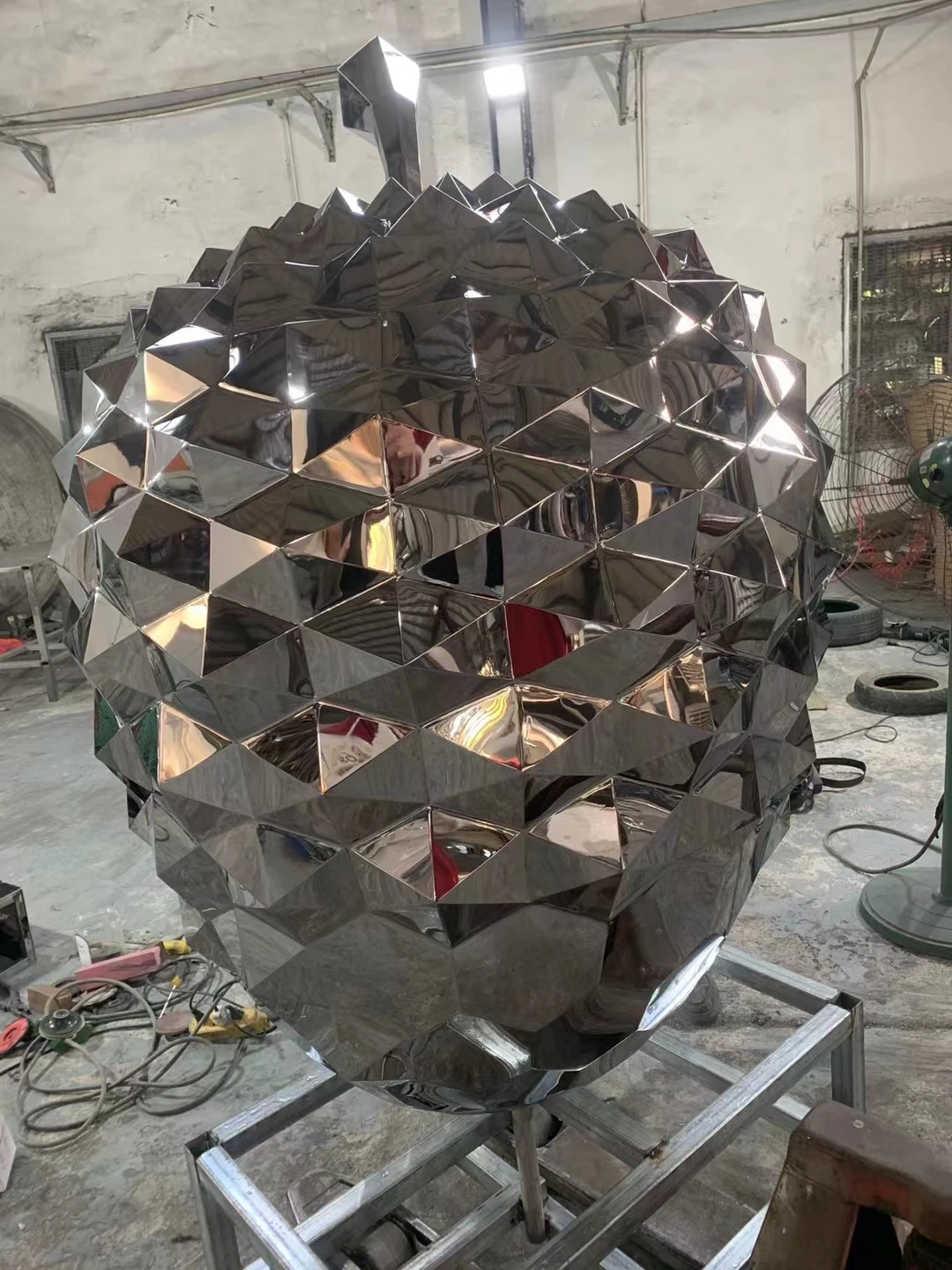 Наружная Абстрактная Металлическая садовая скульптура исчезающая земля Современная Скульптура Из Нержавеющей Стали