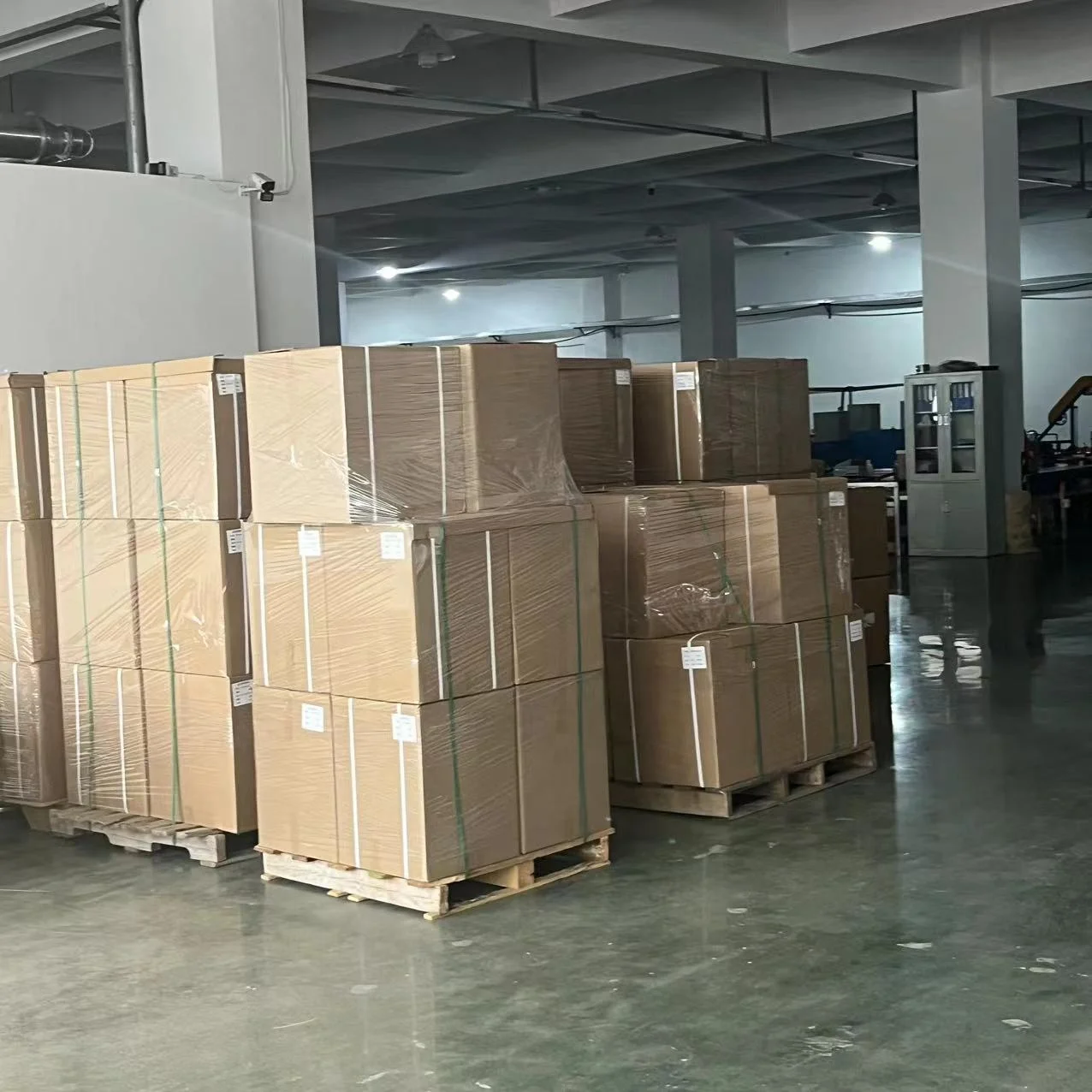 Manufacturer wholesale X5 touch temperature controllers, LCD screens, electric floor heating temperature