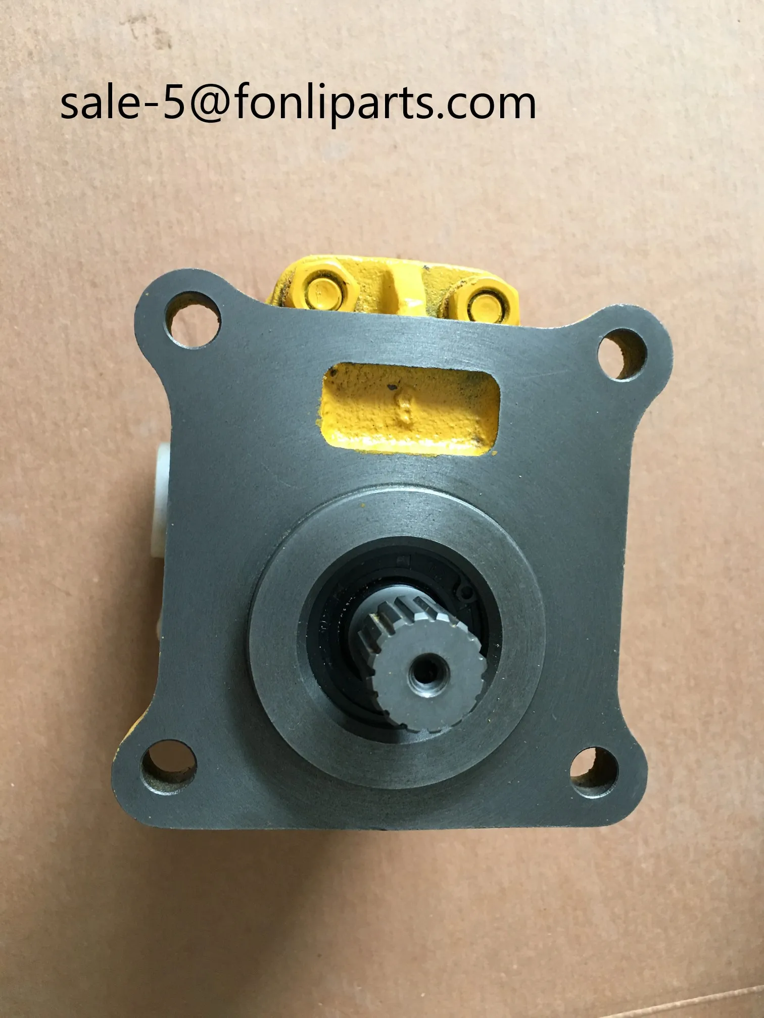 Original Shantui Bulldozer SD32 Transmission Pump 07433-71103