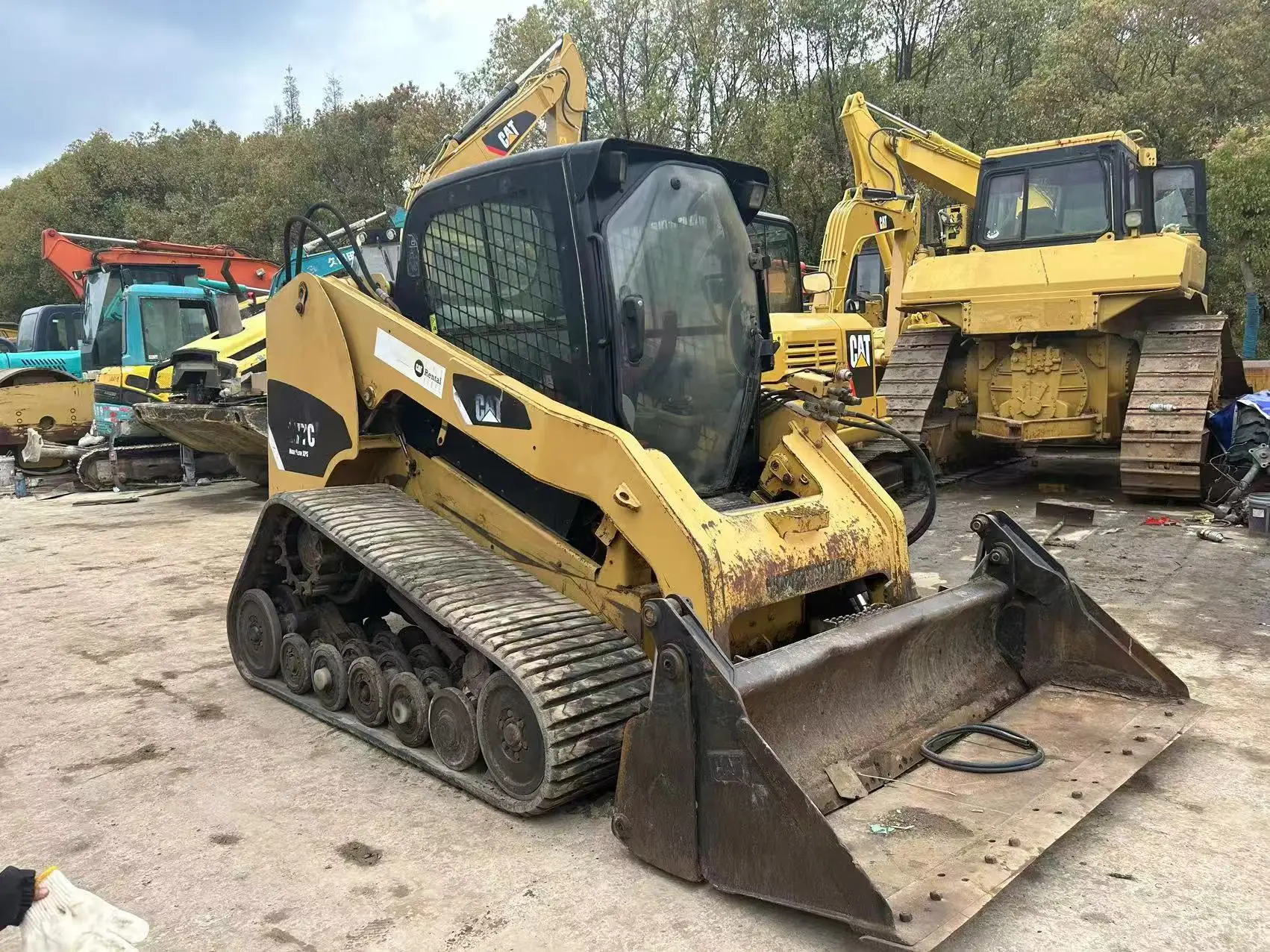 Компактный гусеничный погрузчик