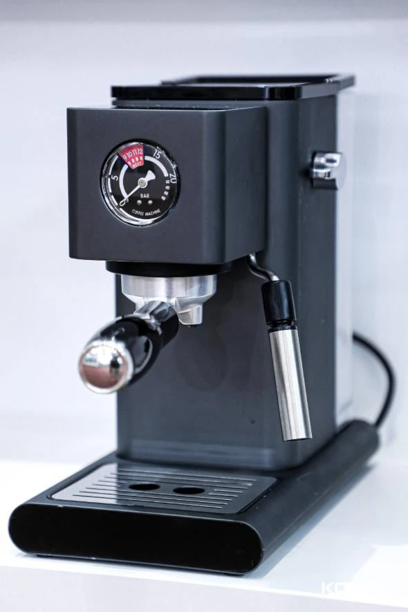 Portable semi-automatic coffee machine sale 1400W Italian cappuccino black and white manufacturer for sale