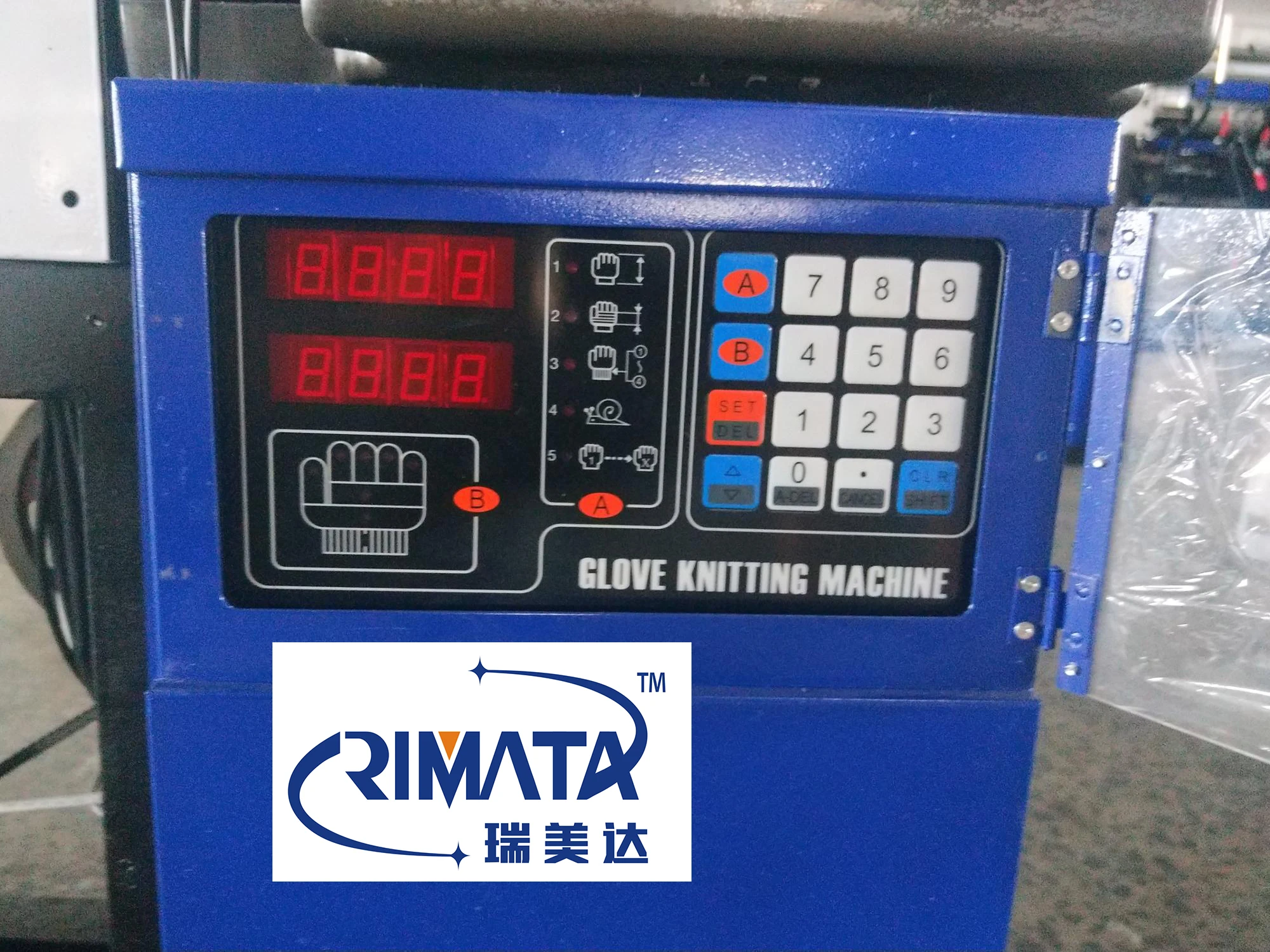 Rimata automatic knitting machine for making gloves