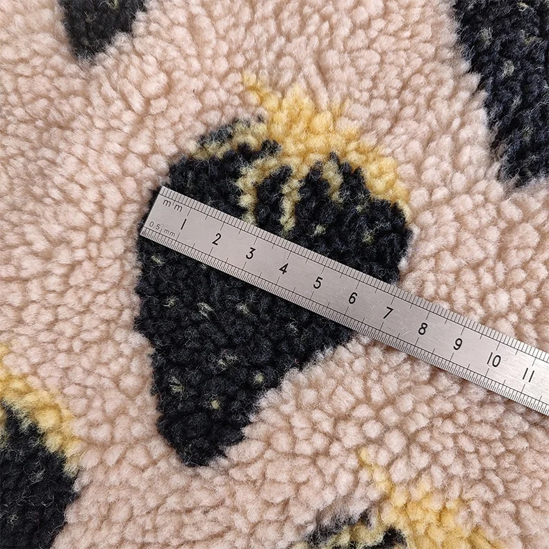 100% polyester strawberry yarn dyed sherpa fleece fabric for garment or bag