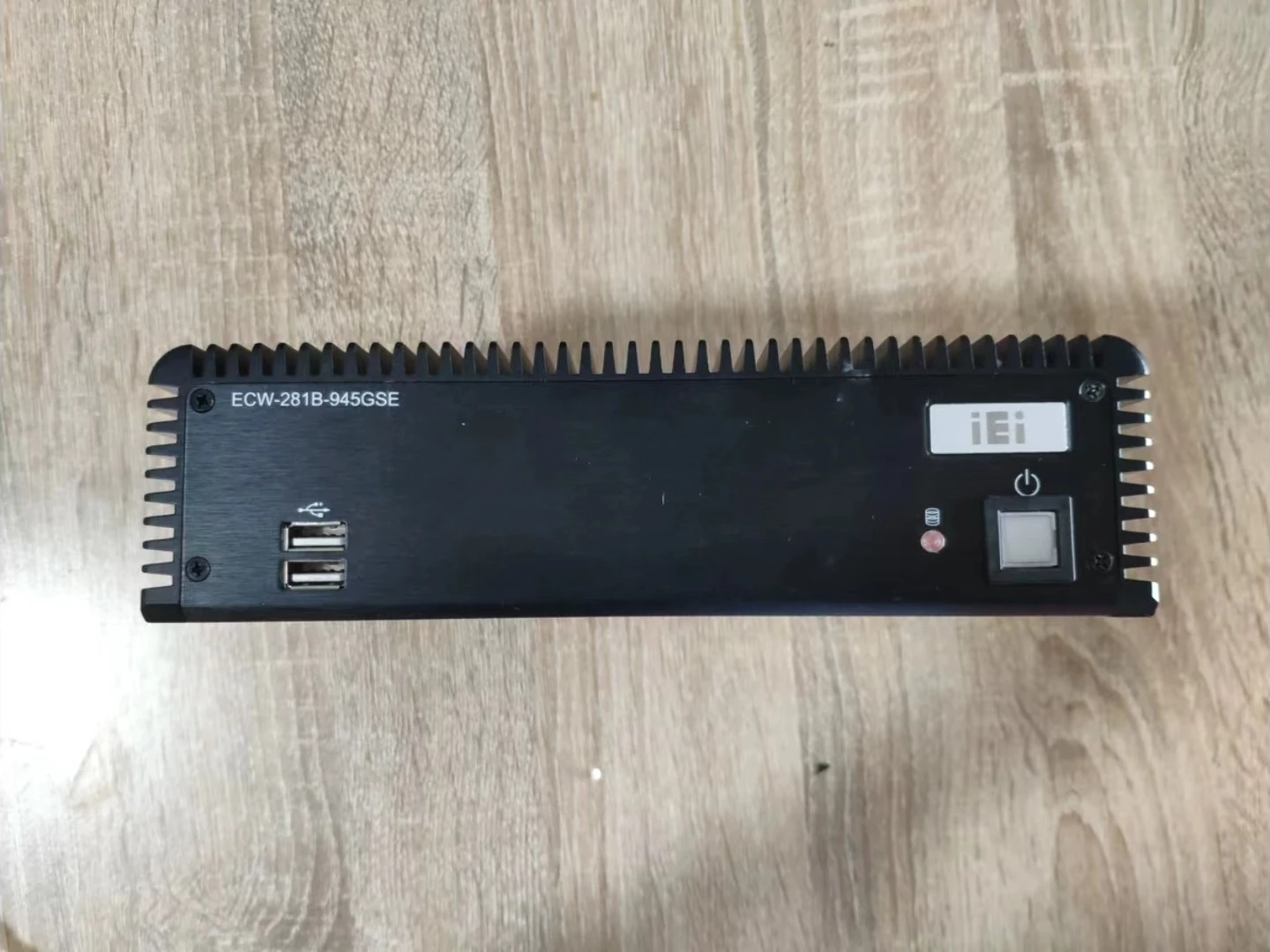 IEI Fanless Embedded Industrial PC ECW-281B-945GSE Intel  Atom N270 Processor Embedded System  VESA 100 wall mount