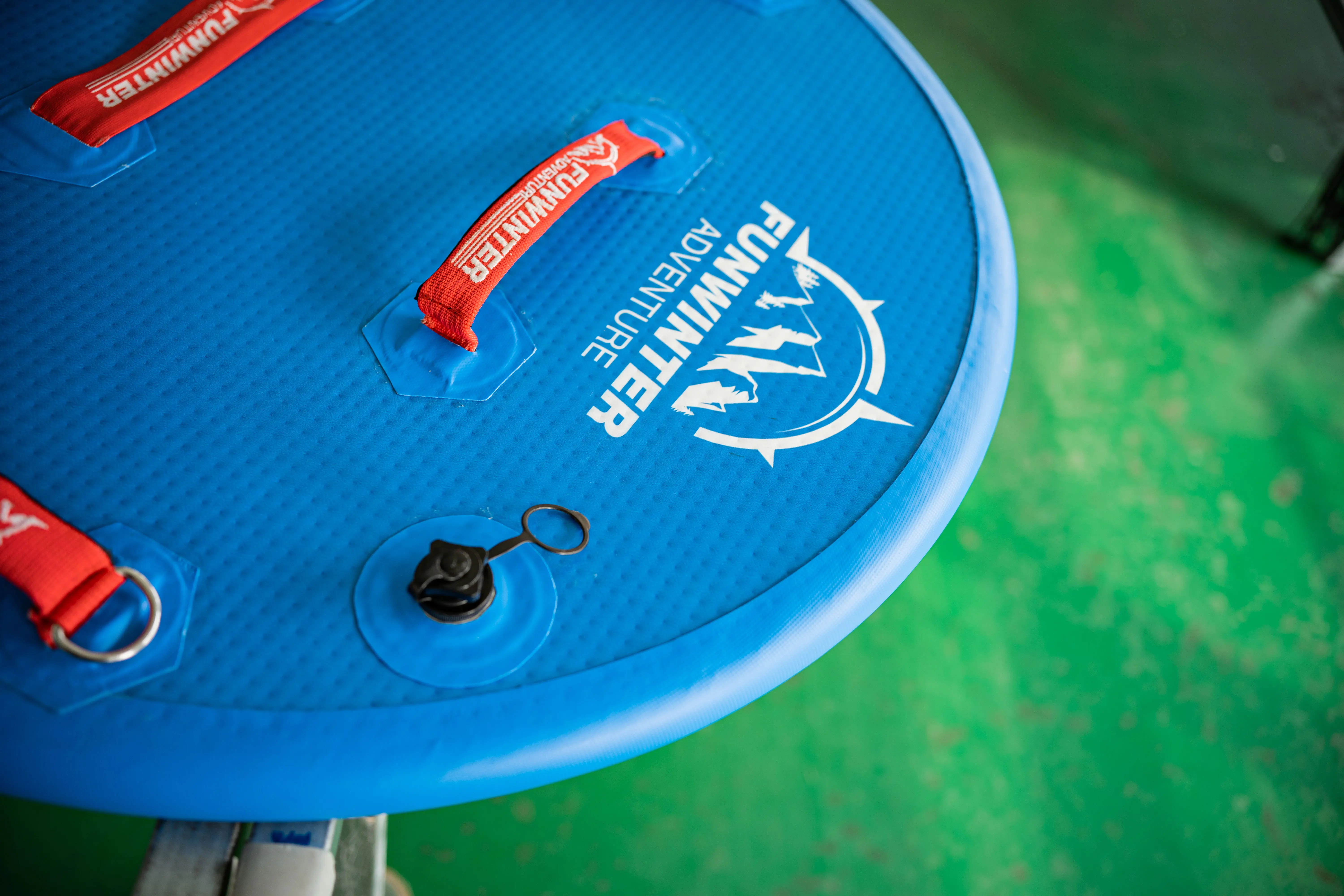 OEM&ODM sup factory BSCI CE inflatable sled winter sports equipment inflatable snow battles snow shield