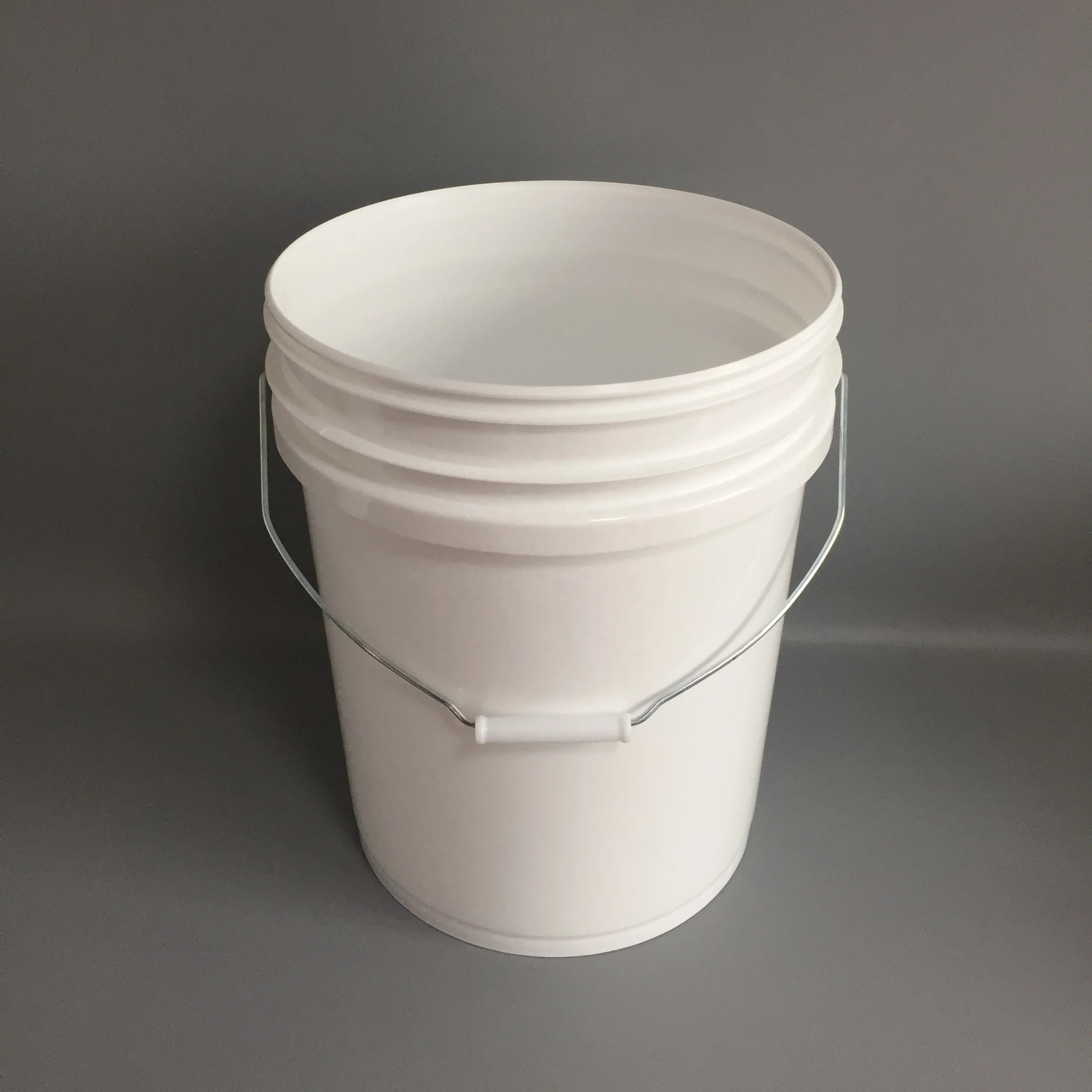 cheap 20 litre plastic bucket 5 gallon with iml label for paint coating chemicals adhesives with metal handle