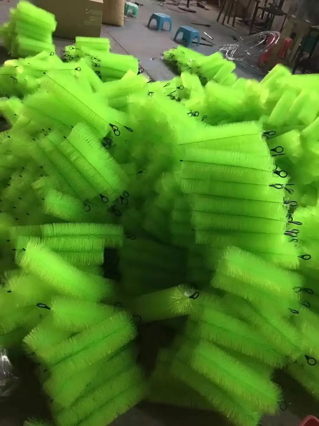 Soft nylon spiral brush for conveyor belt cleaning