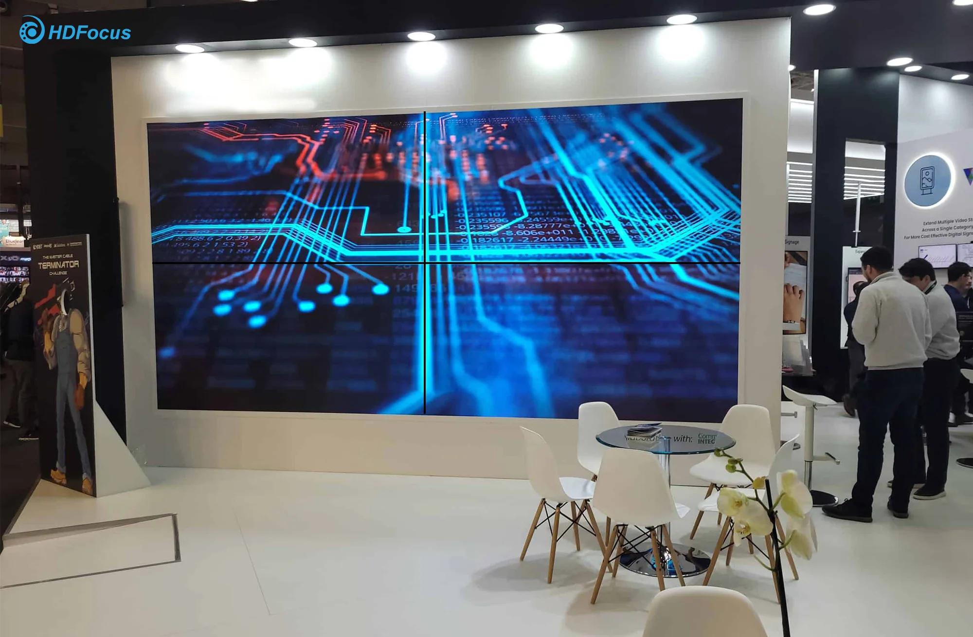 Chinese  Lcd Advertising Display Screen With Super Narrow Bezel 1.8mm 3.5mm 5.3mm Video Wall Controller