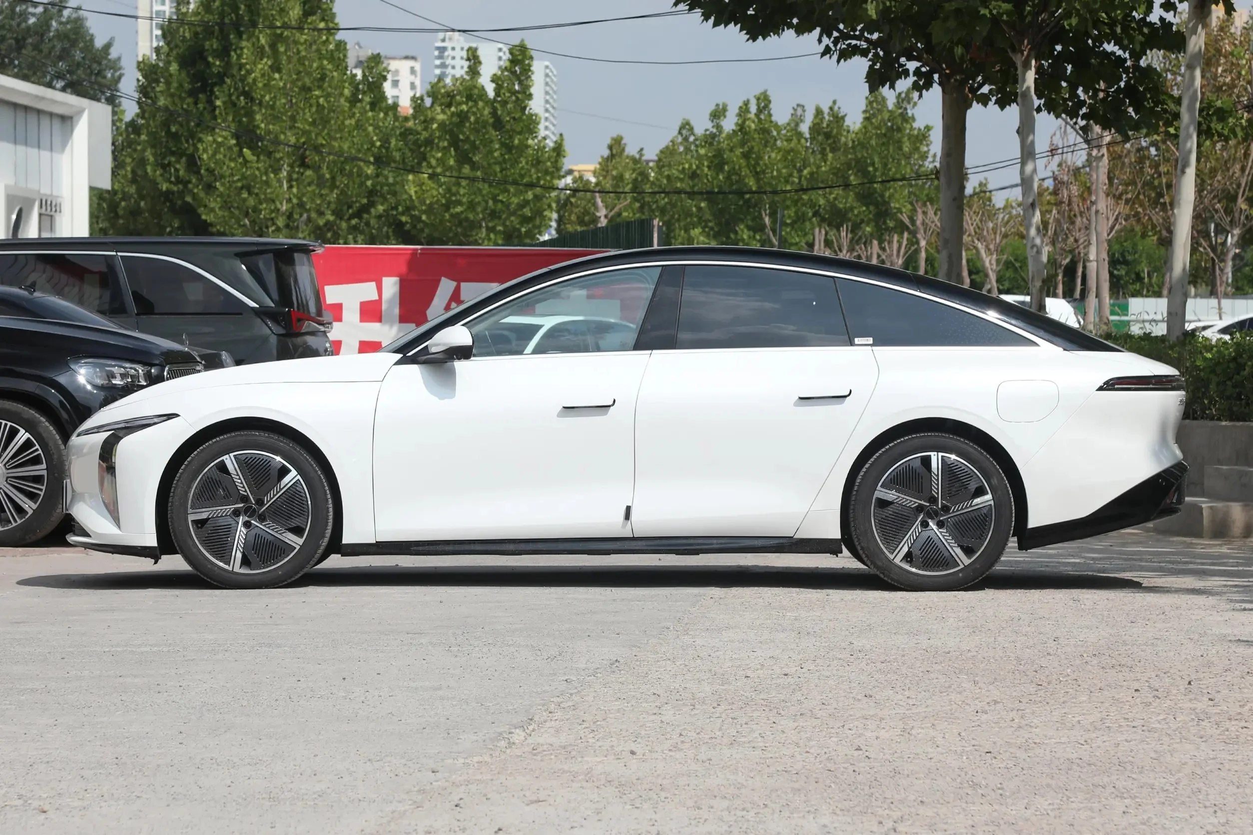2024  Dongfeng  FORTHING xing Hai S7 intelligent pure electric mid-size hatchback sedan with a range of 555KM used cars for sale