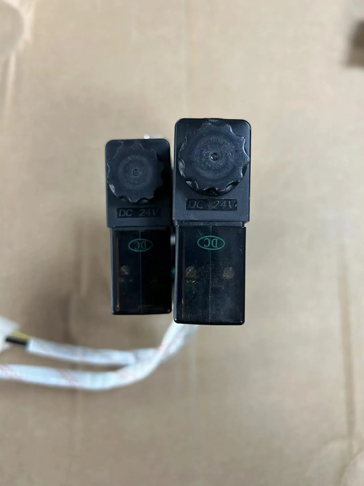 High quality door pump solenoid KHA-016E is suitable for Chinese buses