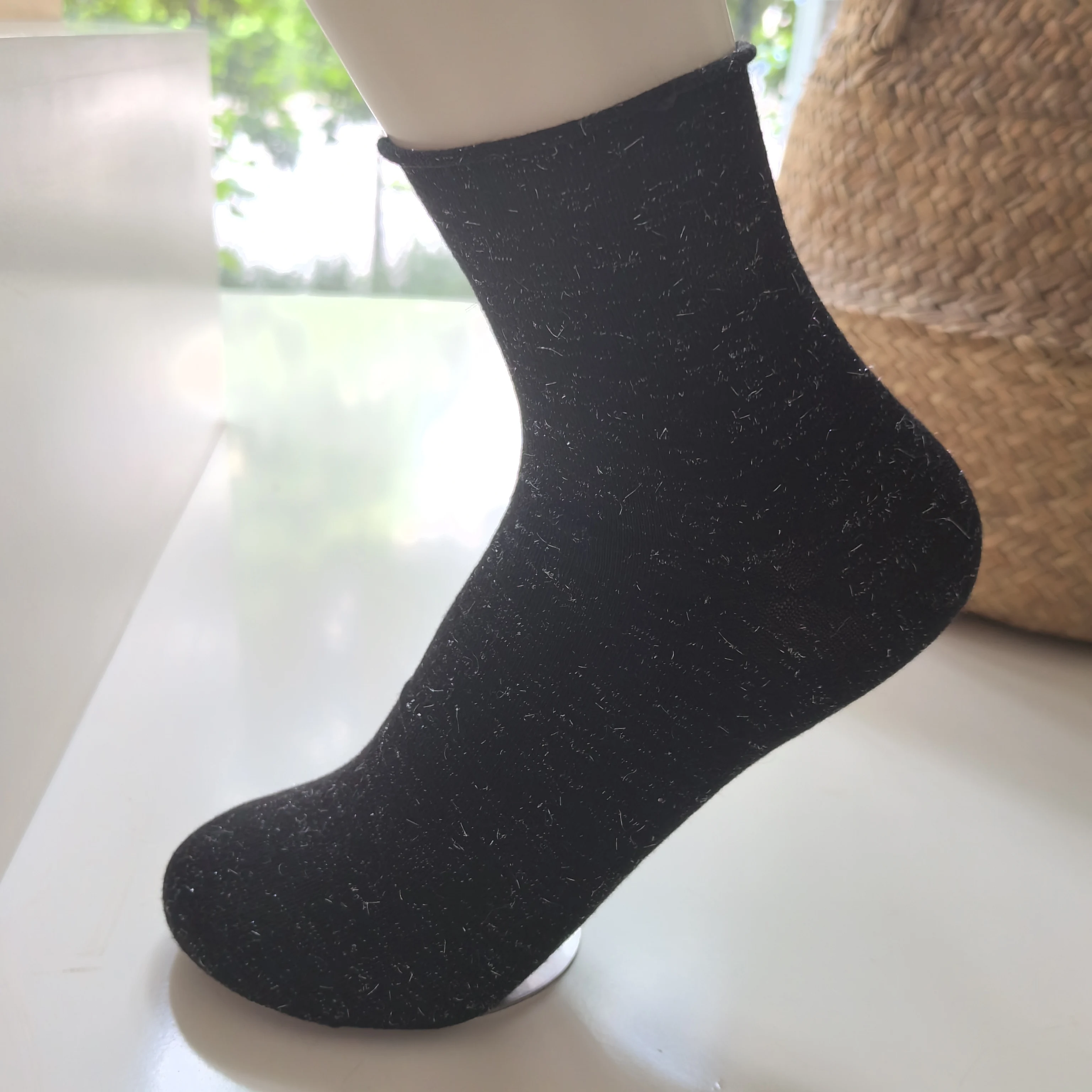 Customized woman socks Silver color yarn polyester fashion crimping quarter girl socks