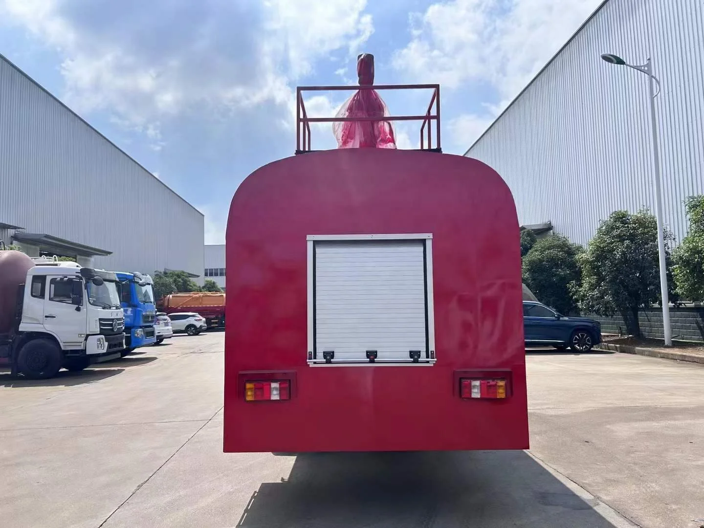 Sinotruk Howo  4x2 1000L Simple Water Tank Fire Fighting Truck 10 Tons Fire Fighting Truck