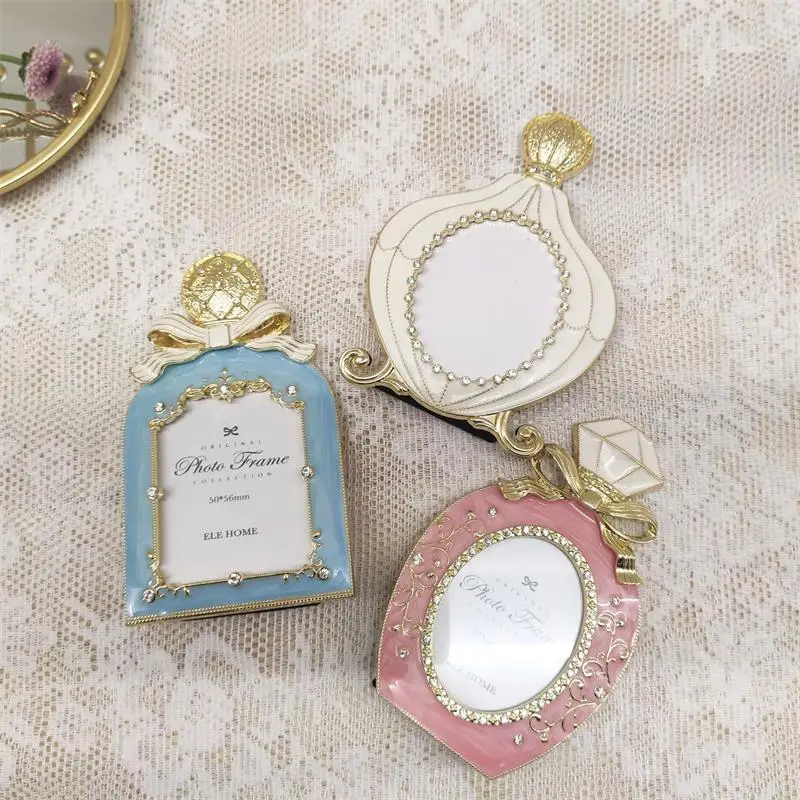 Afternoon Tea 2 Inch Diamond Perfume Bottle Metal Photo Frame Pendulum, Bow Tie Pink, Creative Round Photo Frame