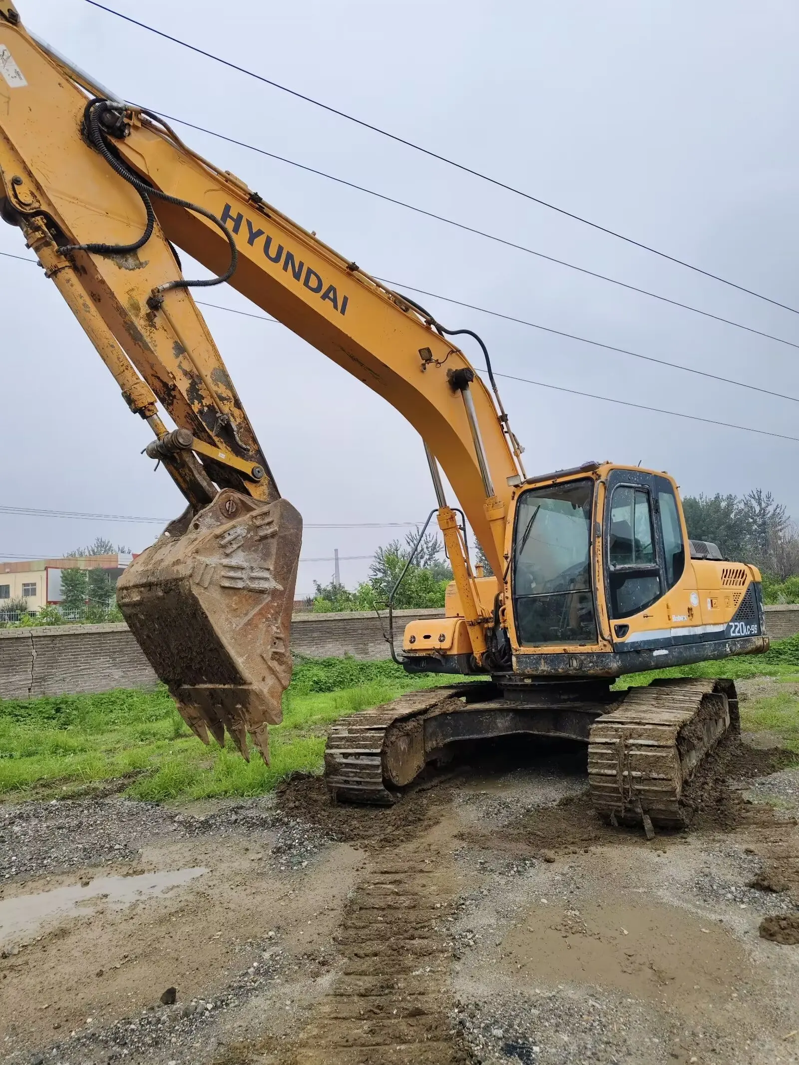 Highly recommend 220-9S Hyundai used Excavator On cheap Sale Used Hyundai 220-9S Excavators are ready to ship now